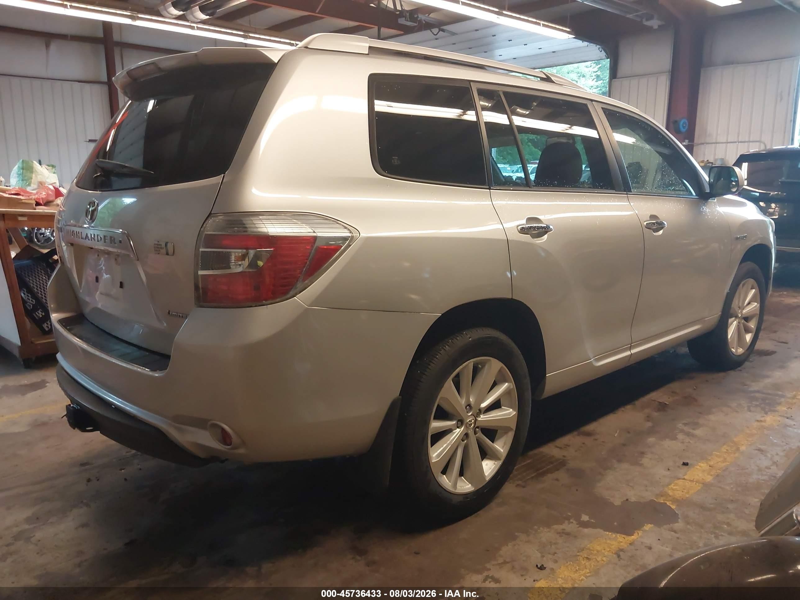 2008 Toyota Highlander Hybrid Limited Silver vin: JTEEW44A582005656