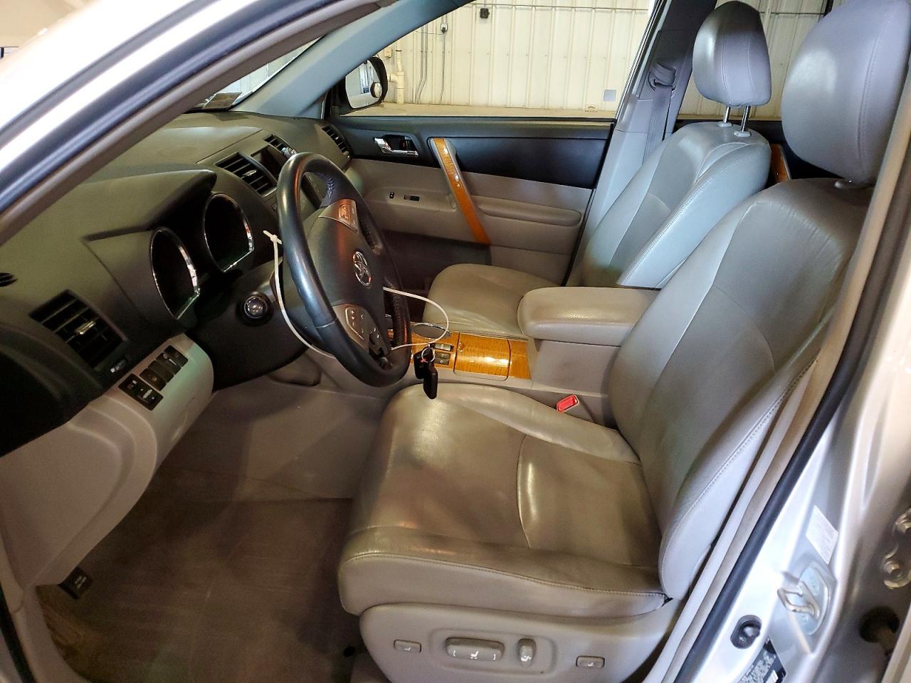 2008 Toyota Highlander Hybrid Limited Silver vin: JTEEW44A582012963