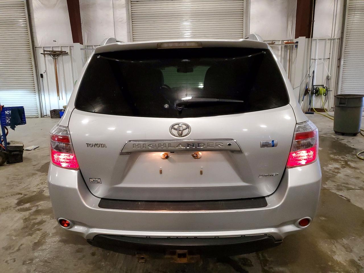 2008 Toyota Highlander Hybrid Limited Silver vin: JTEEW44A582012963