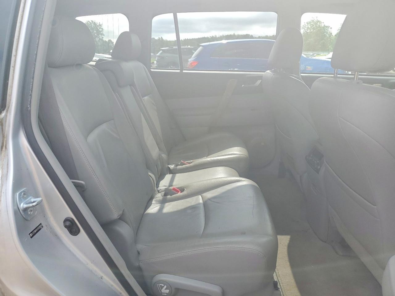 2009 Toyota Highlander Hybrid Limited Silver vin: JTEEW44A692028056