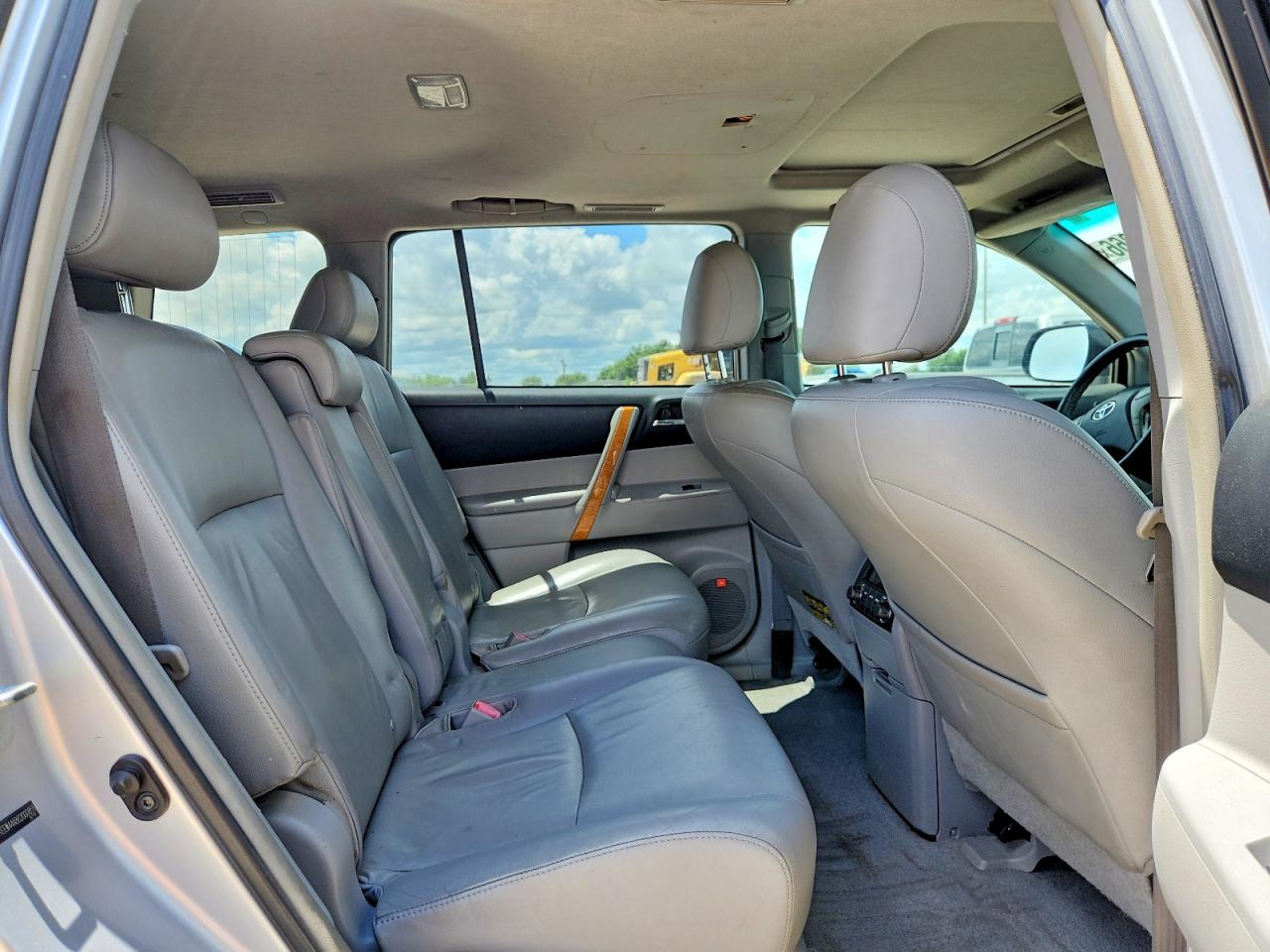 2008 Toyota Highlander Hybrid Limited Silver vin: JTEEW44A882000855