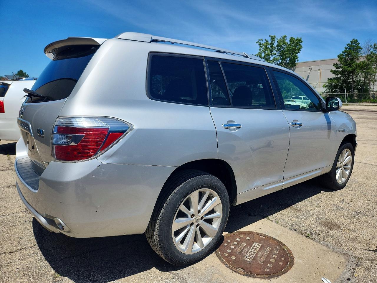 2008 Toyota Highlander Hybrid Limited Silver vin: JTEEW44A882014206