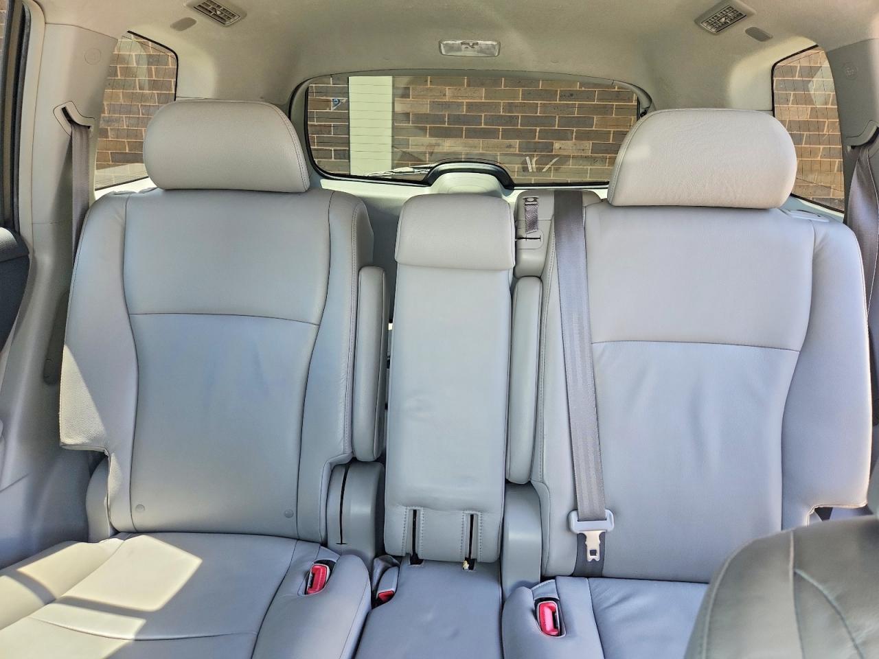 2008 Toyota Highlander Hybrid Limited Silver vin: JTEEW44A882014206