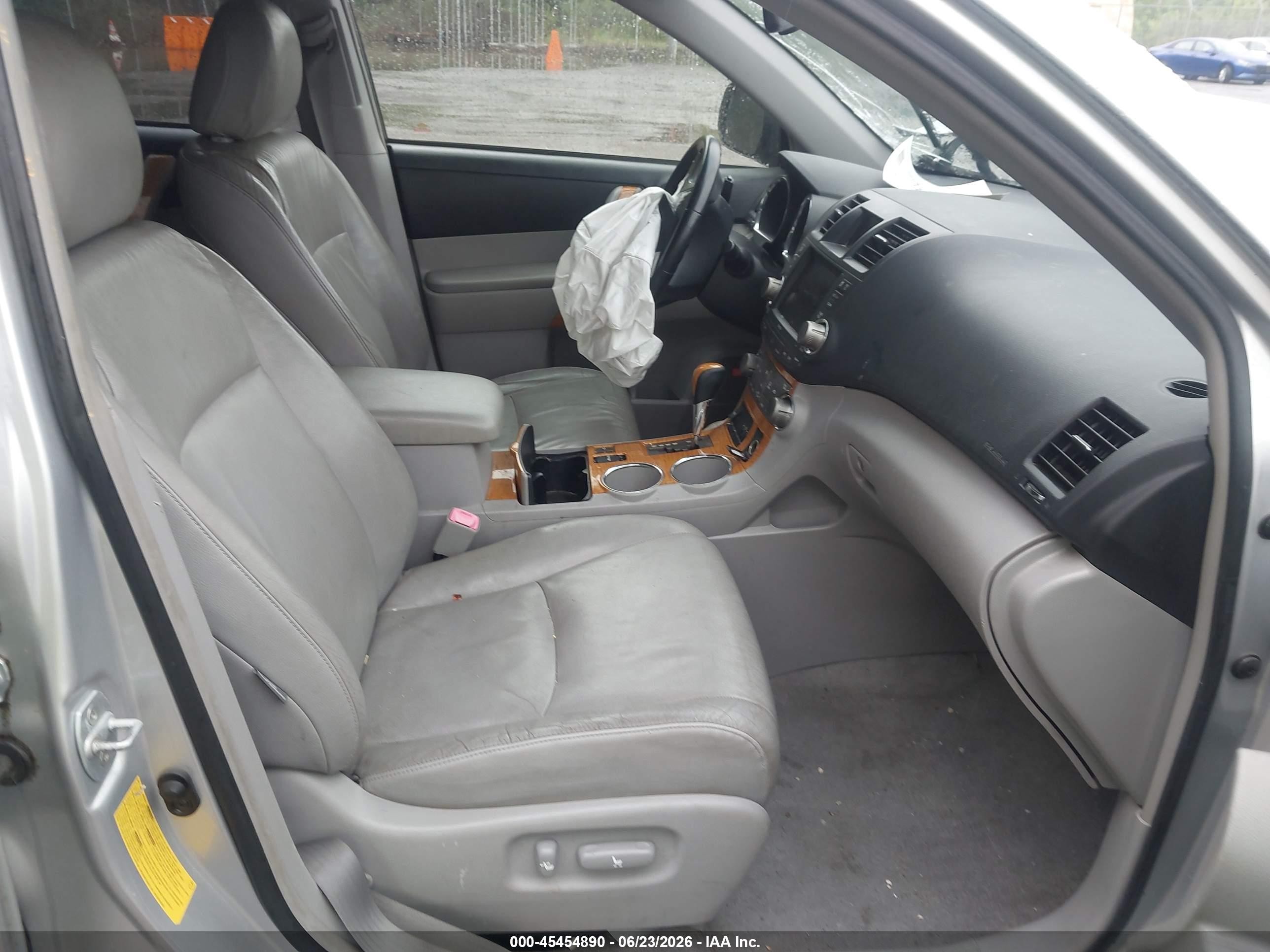 2009 Toyota Highlander Hybrid Limited Silver vin: JTEEW44A892035686