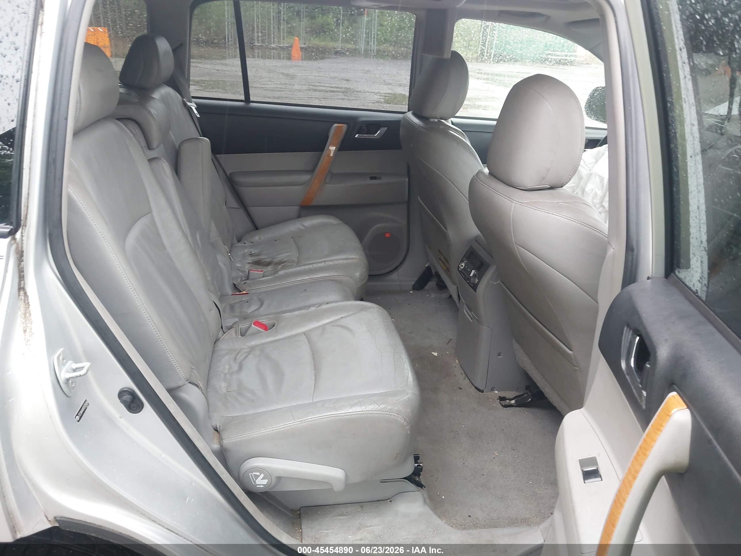 2009 Toyota Highlander Hybrid Limited Silver vin: JTEEW44A892035686