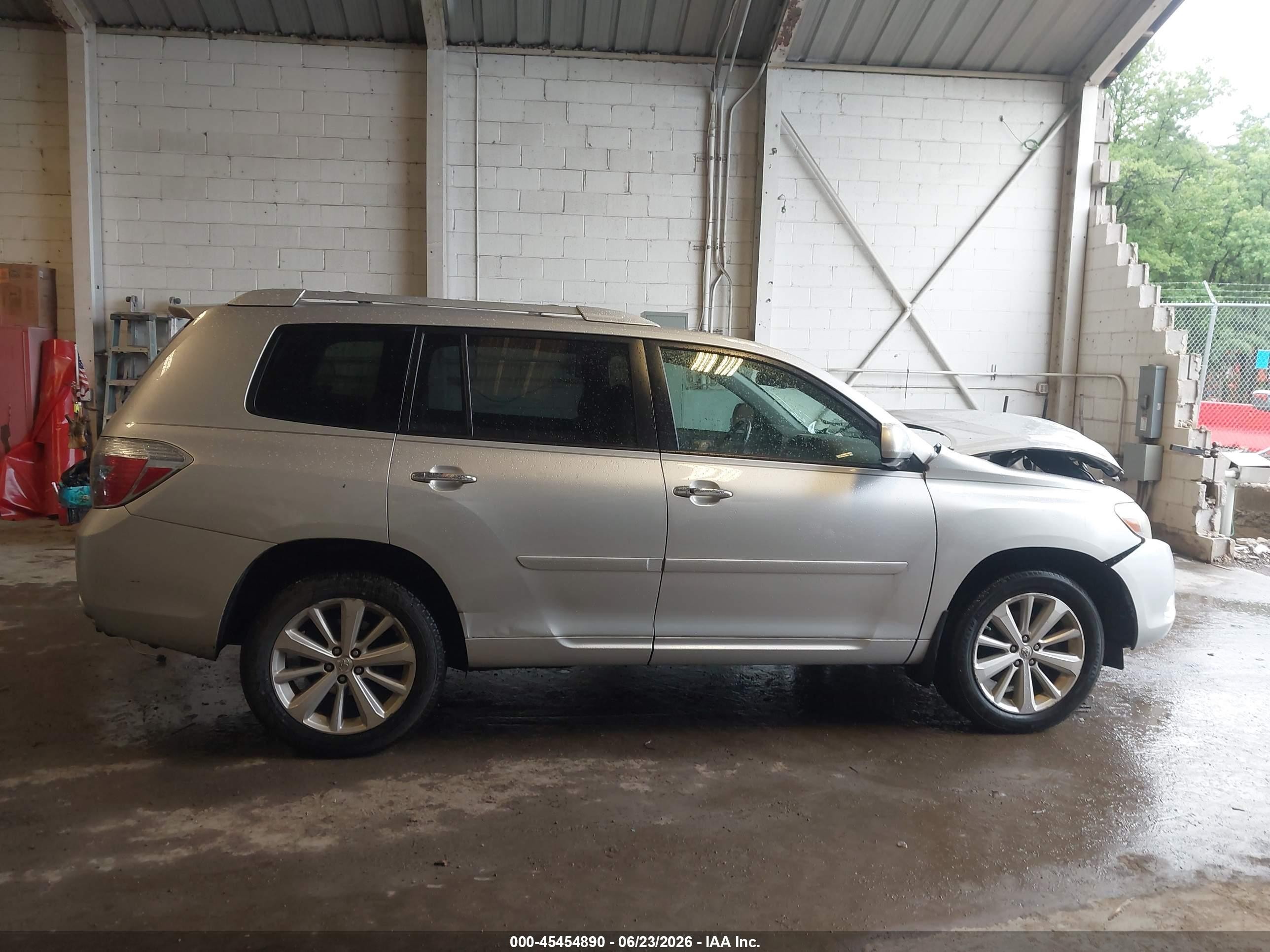 2009 Toyota Highlander Hybrid Limited Silver vin: JTEEW44A892035686
