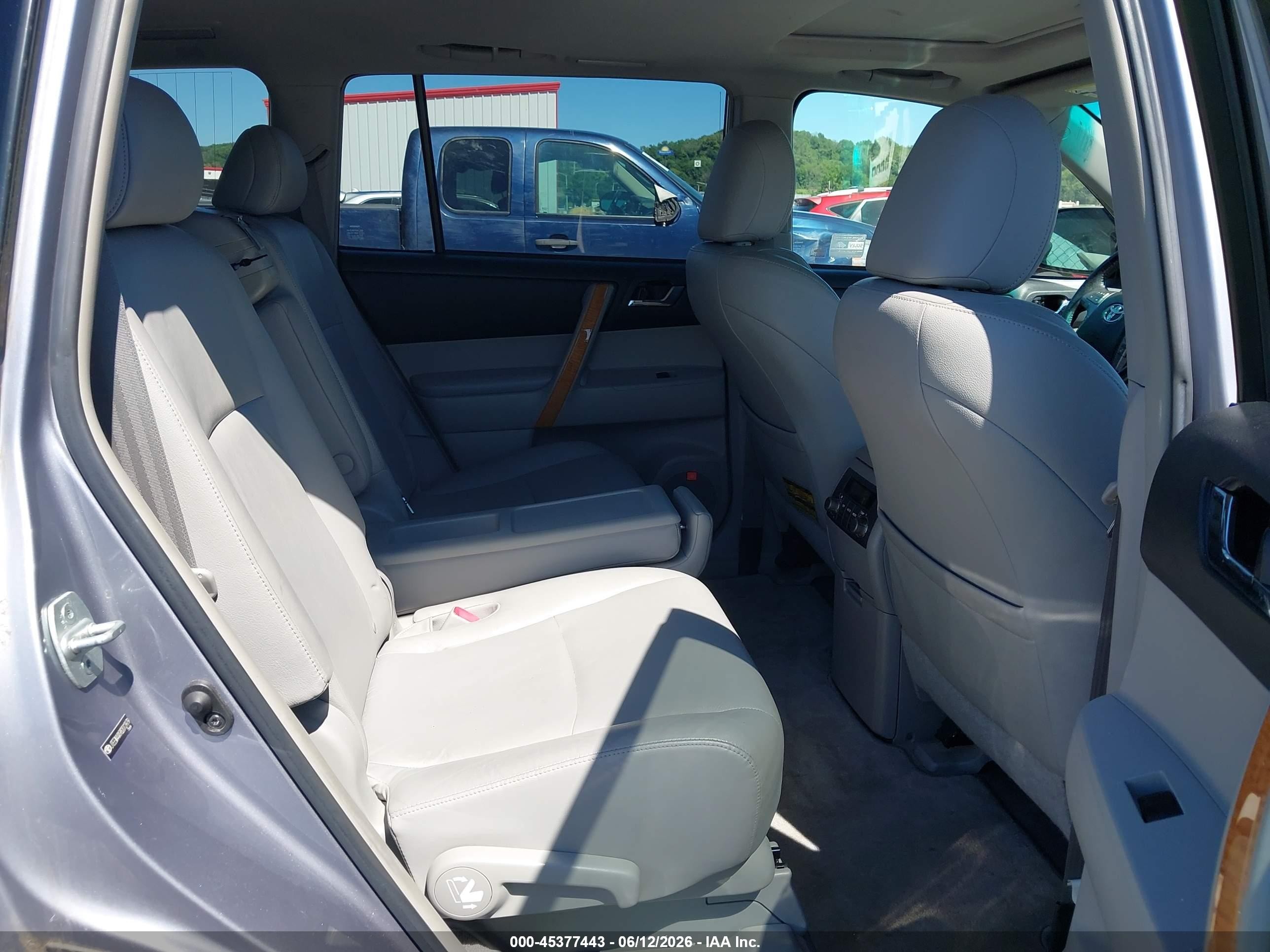 2008 Toyota Highlander Hybrid Limited Silver vin: JTEEW44A982012979