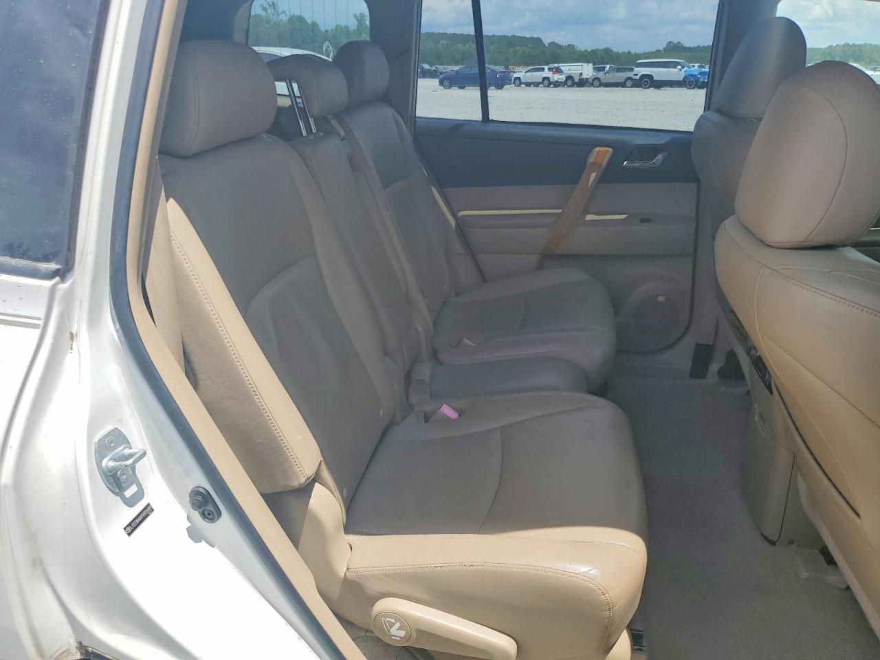2009 Toyota Highlander Hybrid Limited White vin: JTEEW44AX92026889