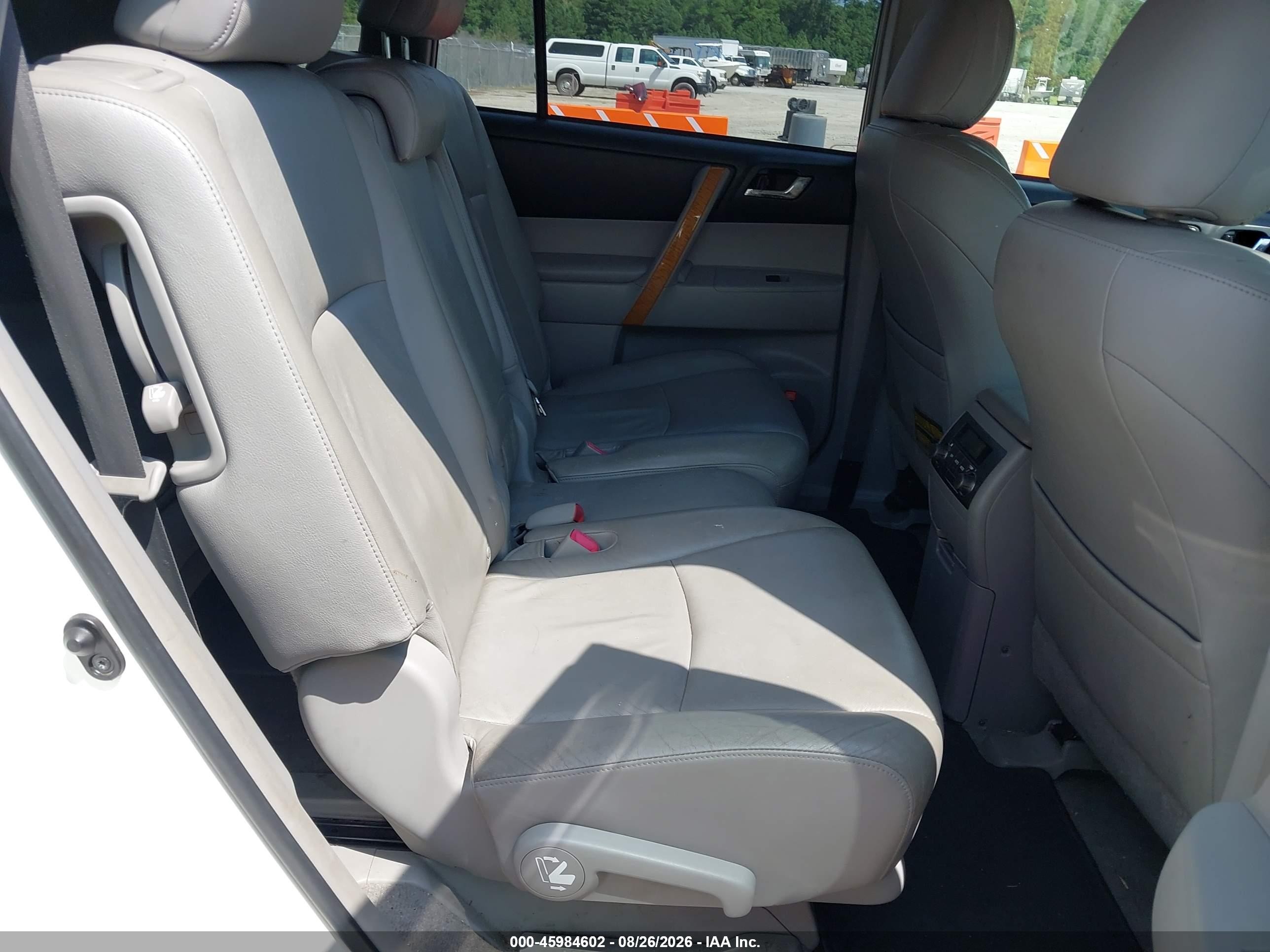 2009 Toyota Highlander Hybrid Limited White vin: JTEEW44AX92031204