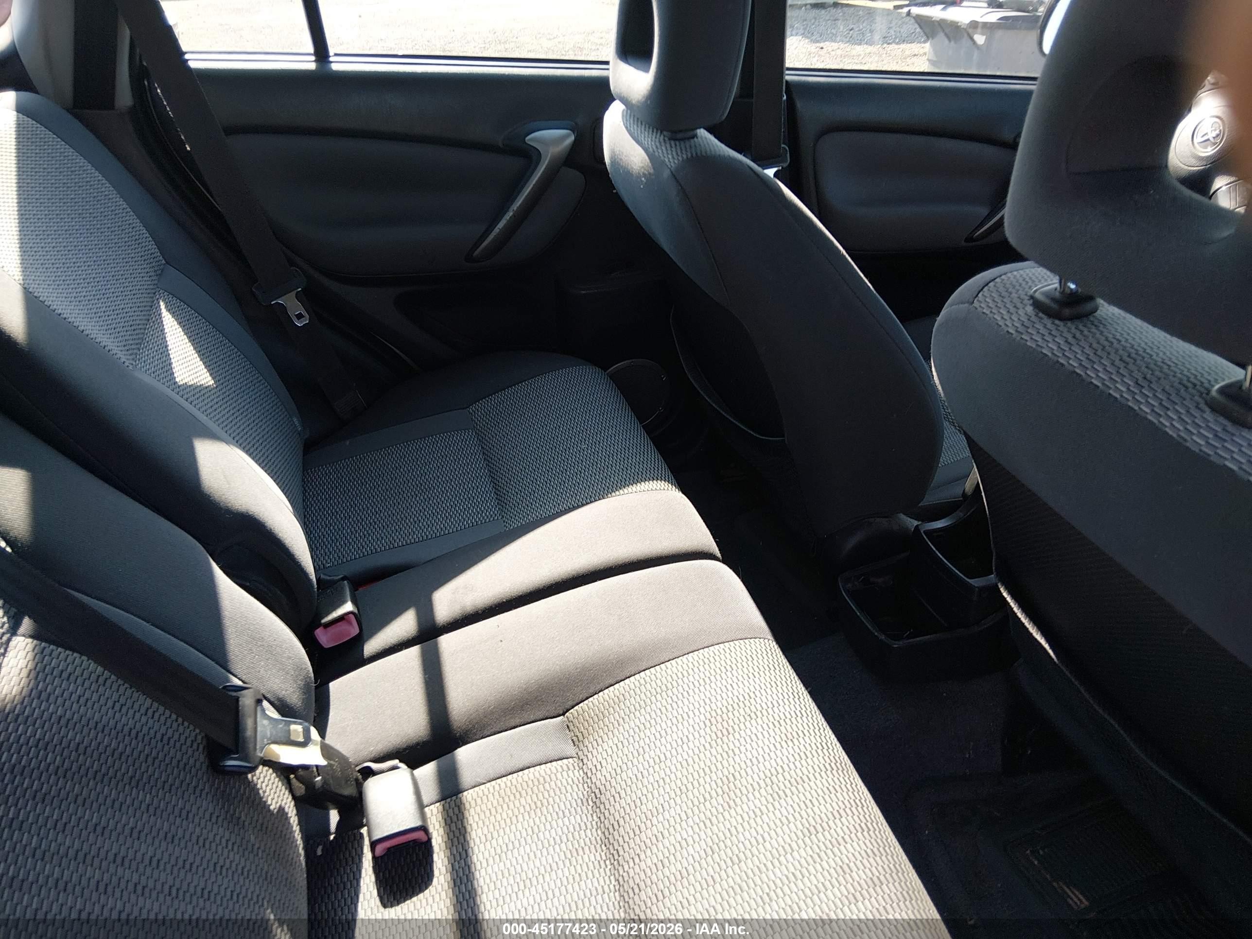 2004 Toyota Rav4   Silver vin: JTEGD20V040020227