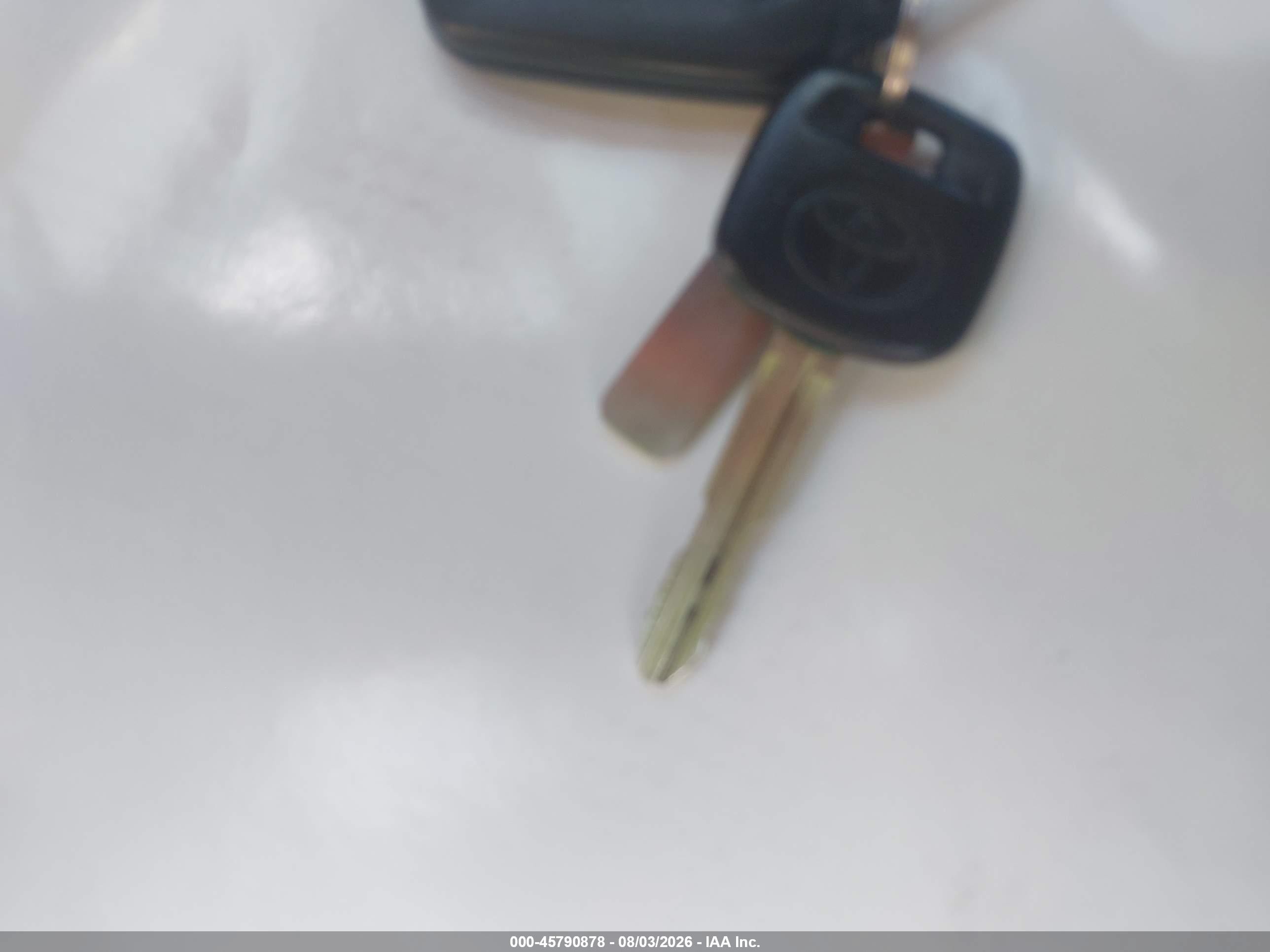 2004 Toyota Rav4 White vin: JTEGD20V040021264