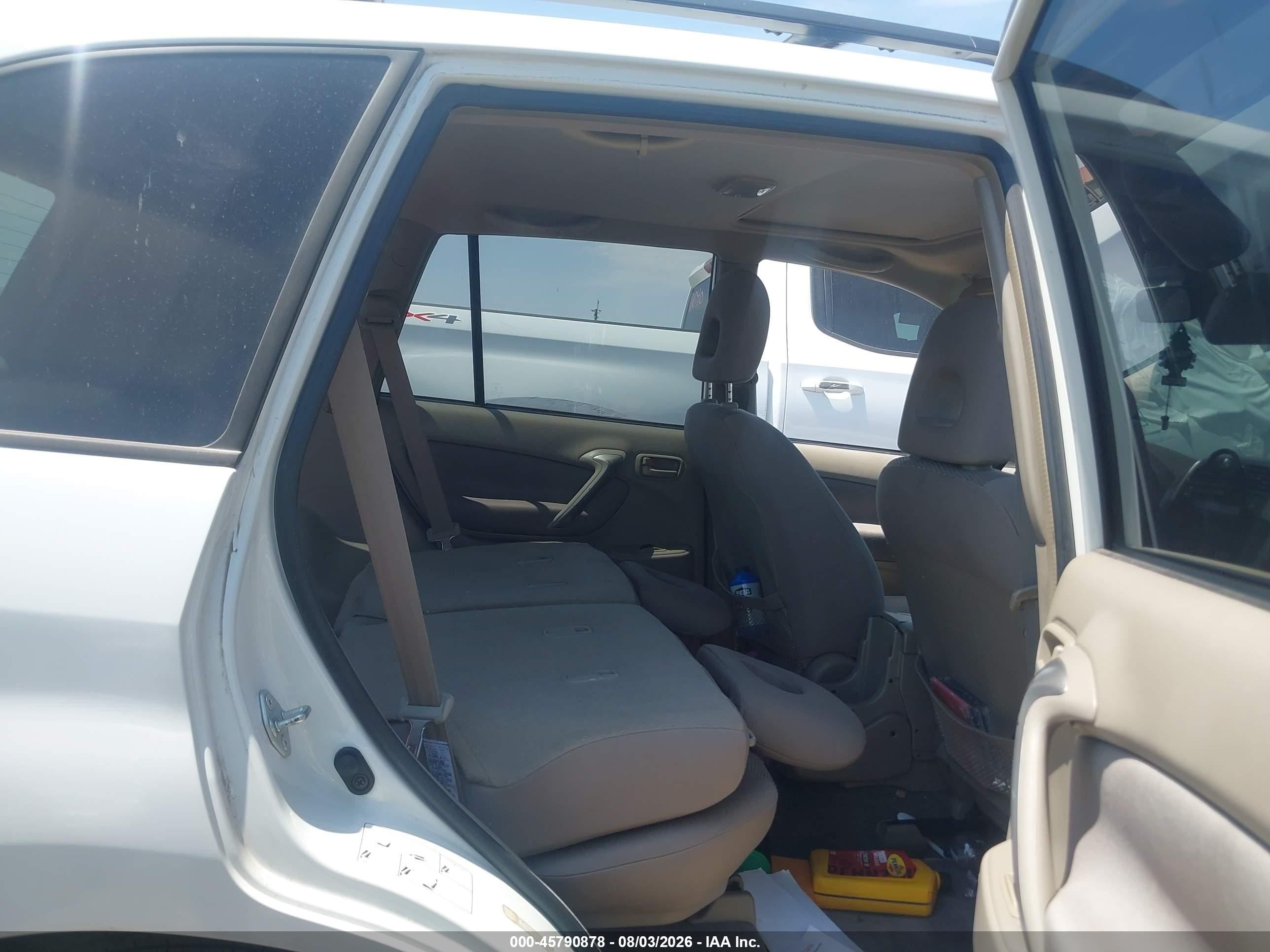 2004 Toyota Rav4 White vin: JTEGD20V040021264