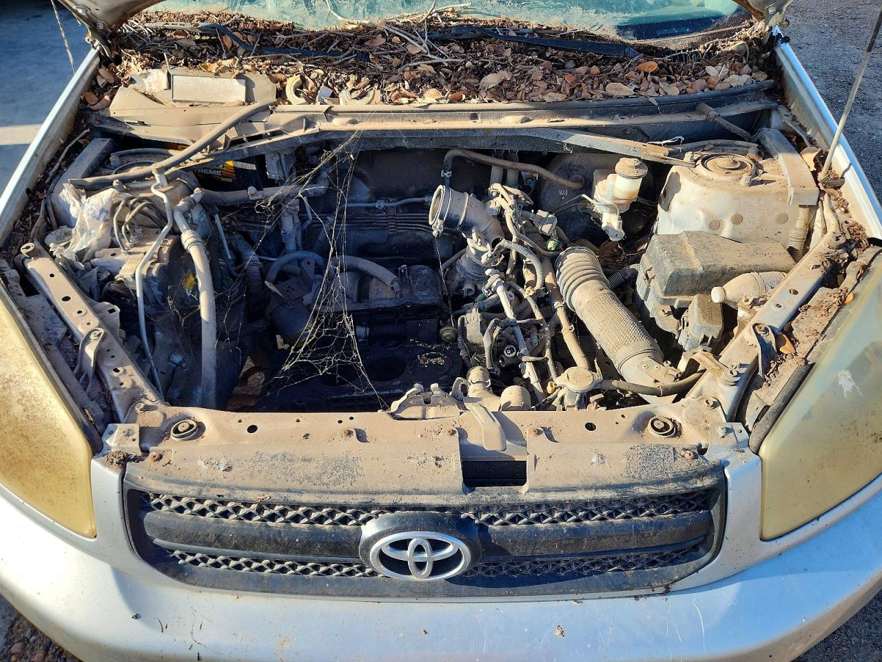 2005 Toyota Rav4 Base Silver vin: JTEGD20V050048319