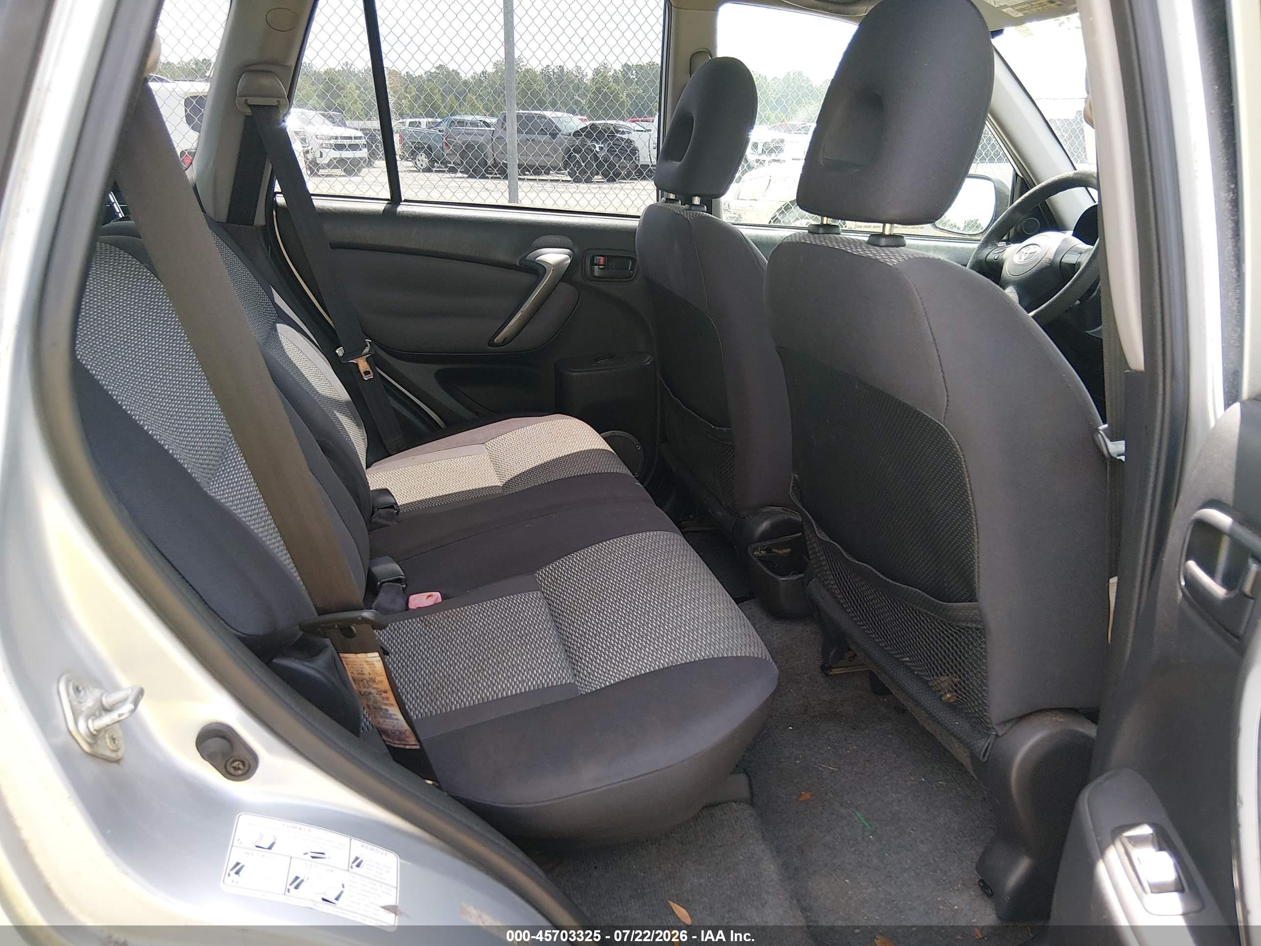 2004 Toyota Rav4   Серебряный vin: JTEGD20V240002991