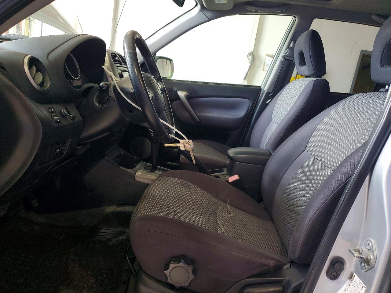 2004 Toyota Rav4 Base Silver vin: JTEGD20V240005566