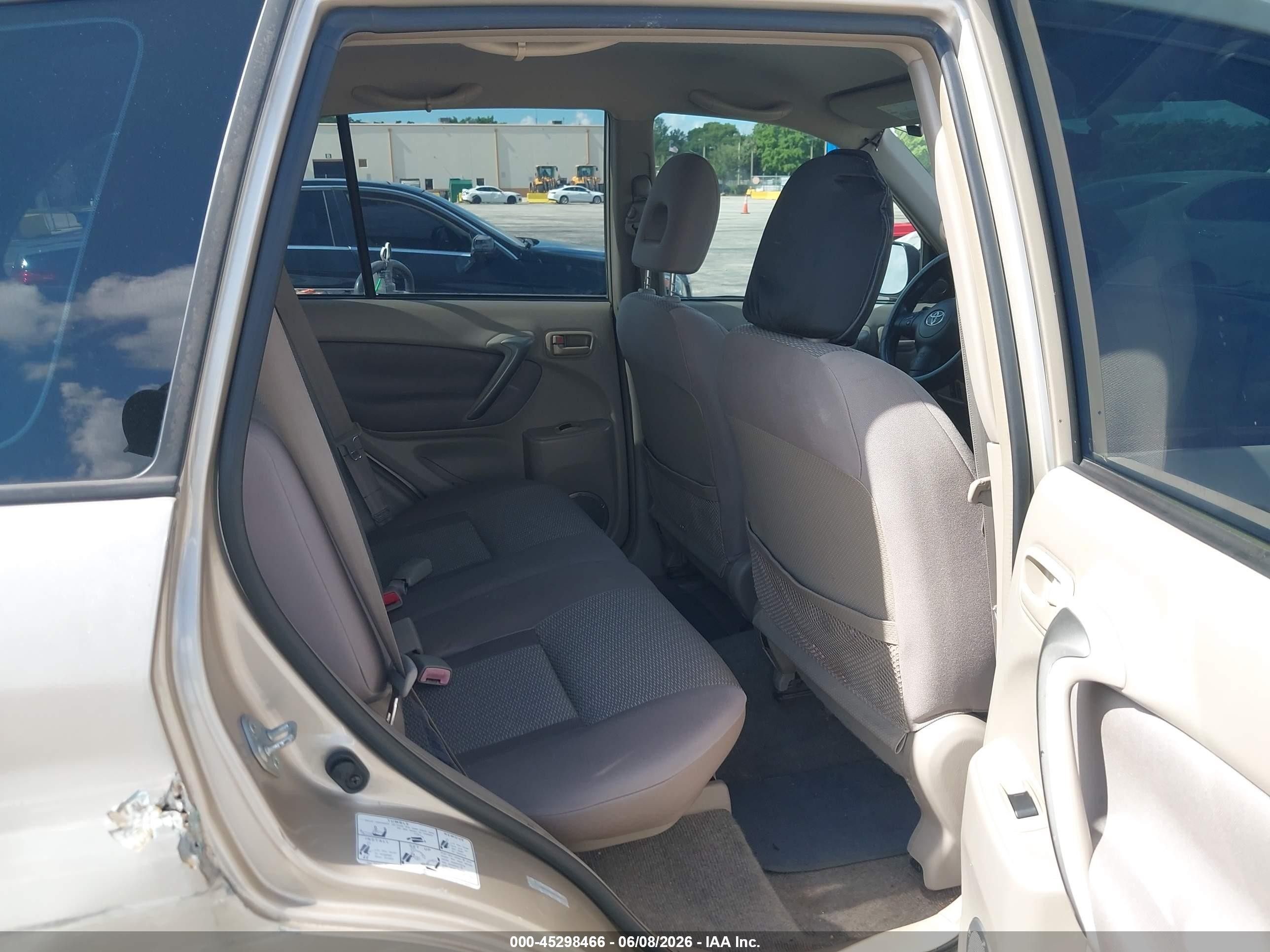 2004 Toyota Rav4   Gold vin: JTEGD20V240023713