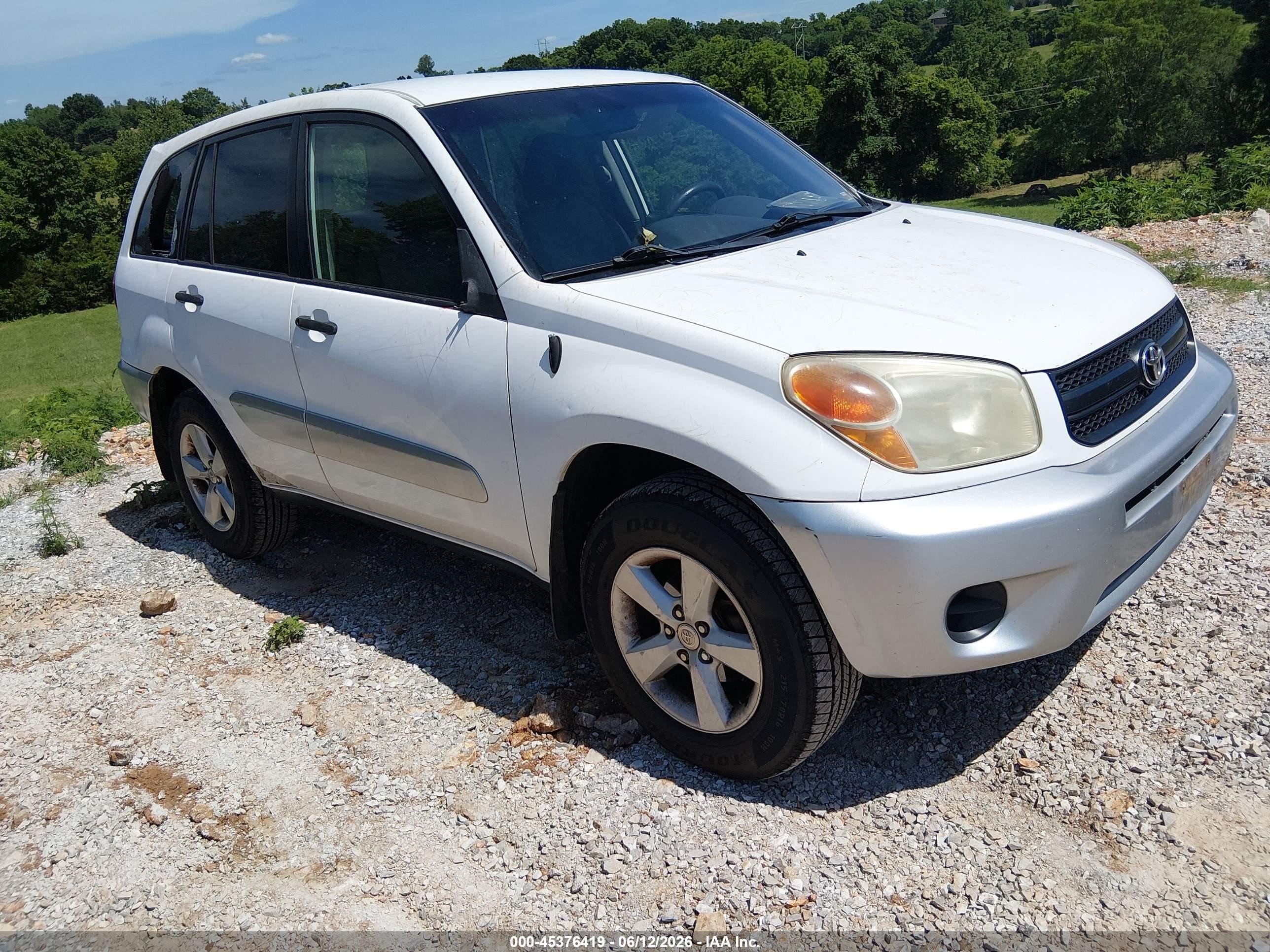 2005 Toyota Rav4   White vin: JTEGD20V350047407