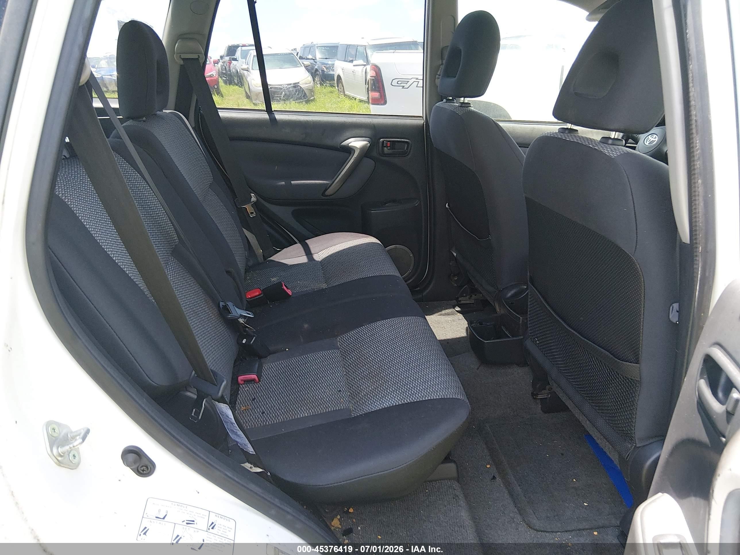 2005 Toyota Rav4   White vin: JTEGD20V350047407