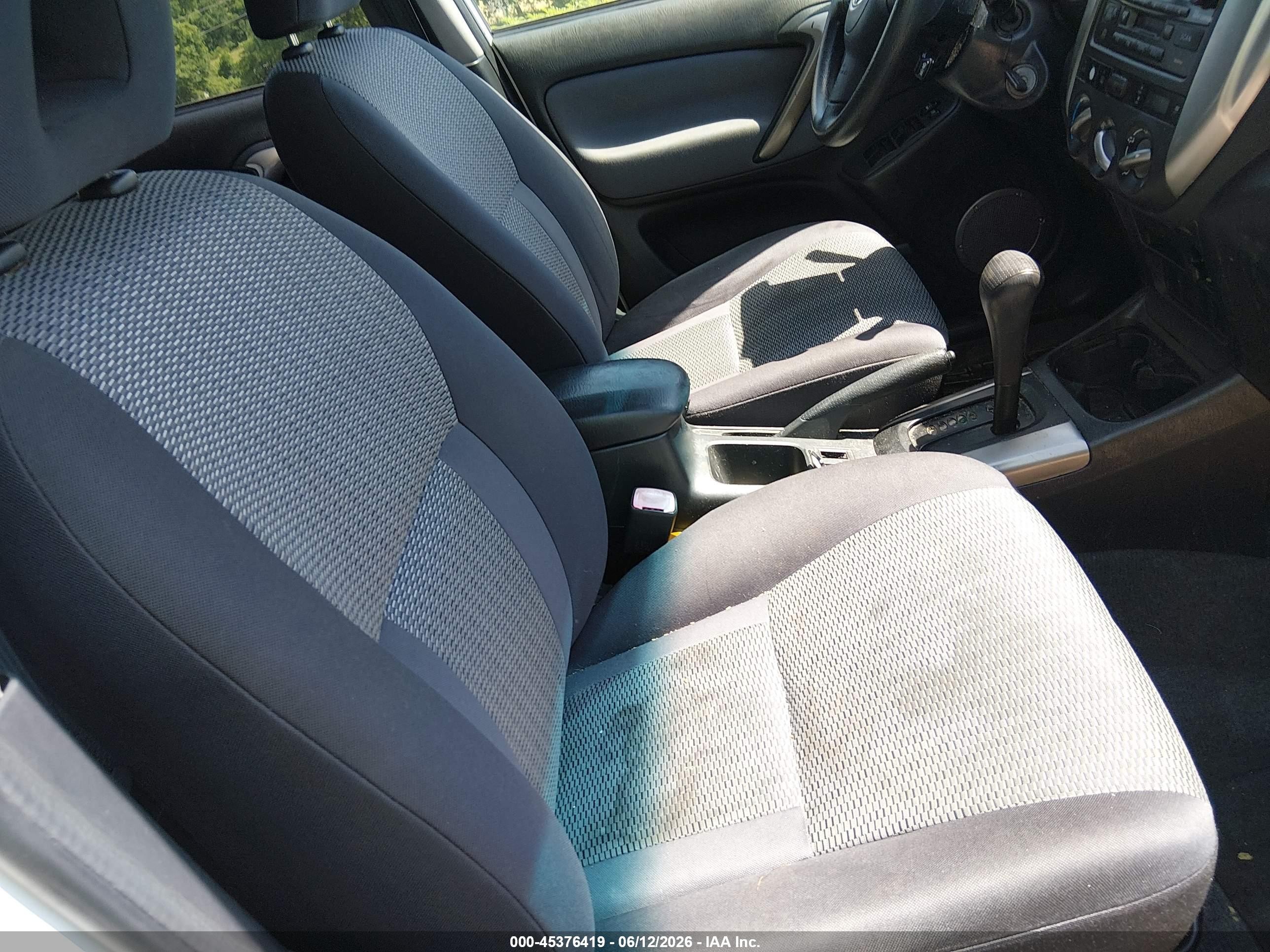 2005 Toyota Rav4   White vin: JTEGD20V350047407