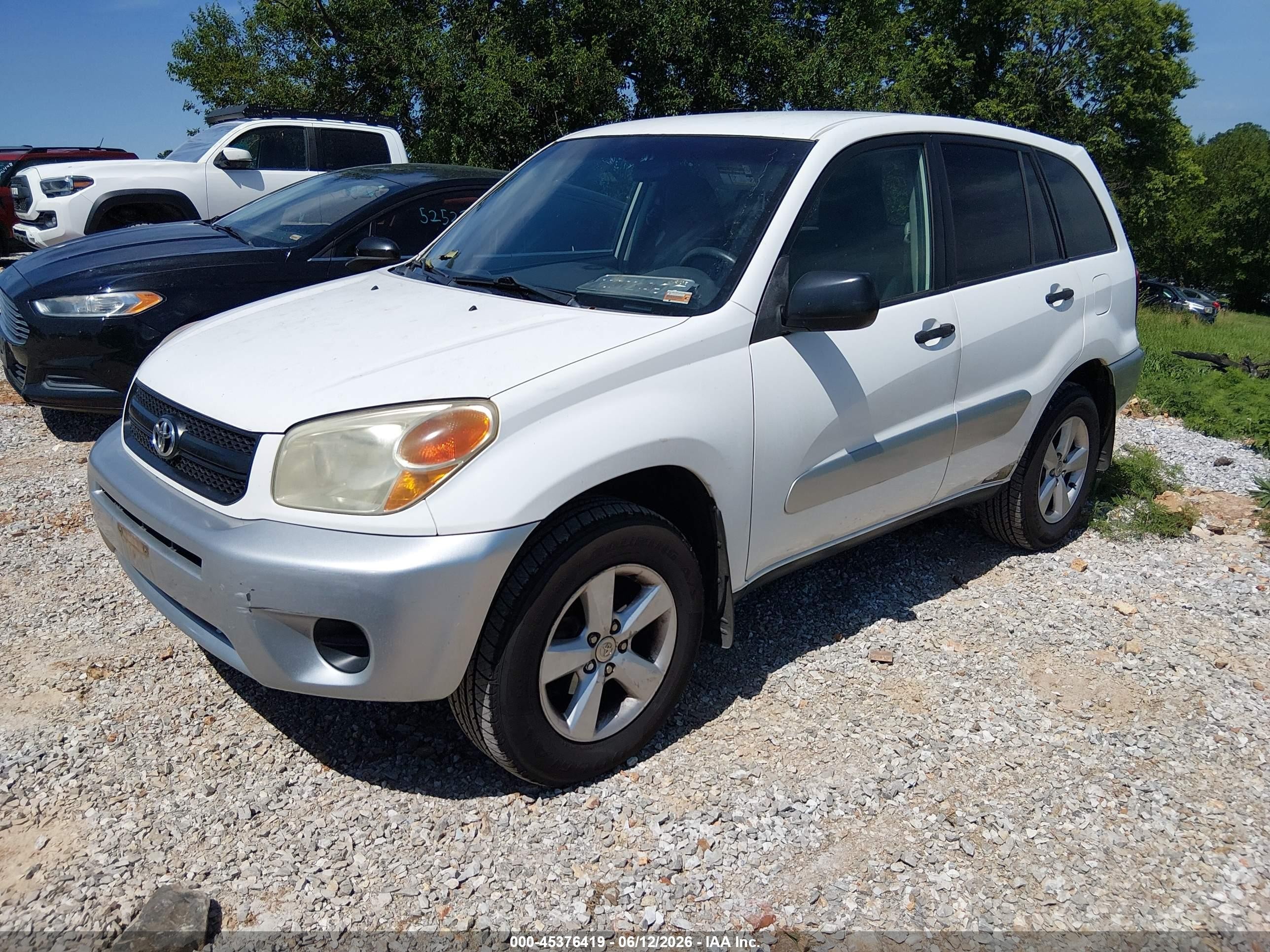 2005 Toyota Rav4   White vin: JTEGD20V350047407