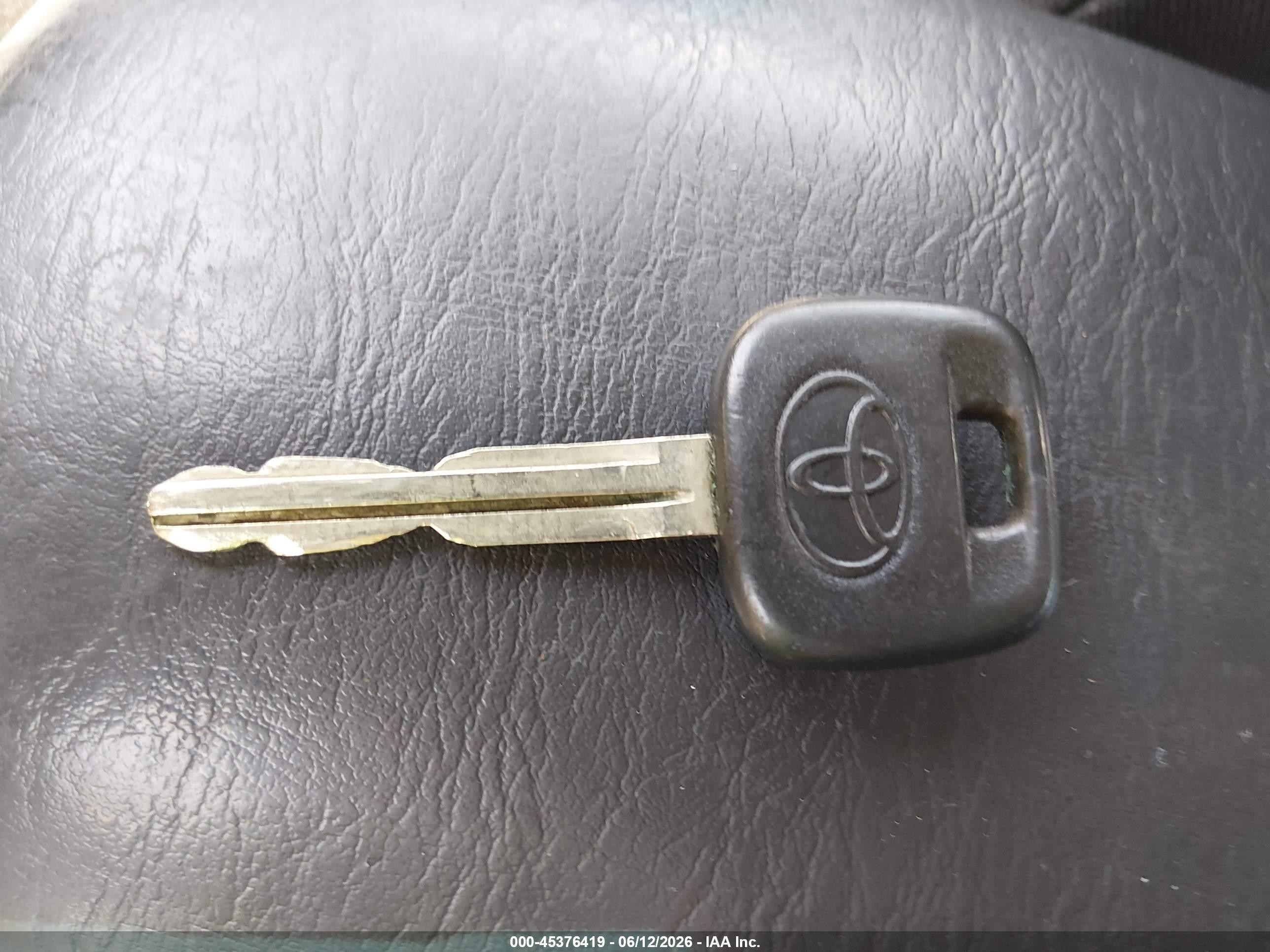 2005 Toyota Rav4   White vin: JTEGD20V350047407