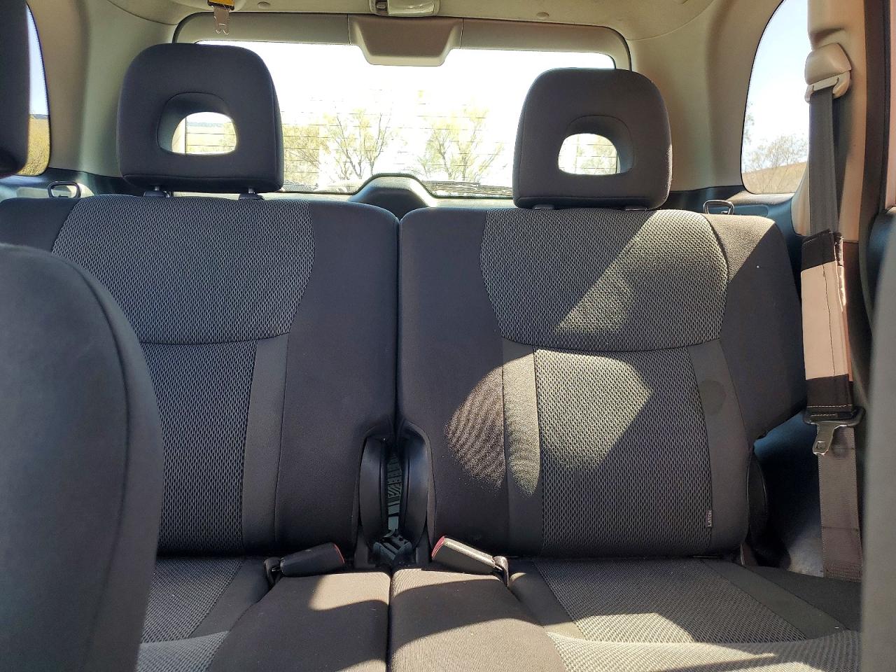 2004 Toyota Rav4 Base Silver vin: JTEGD20V440026595