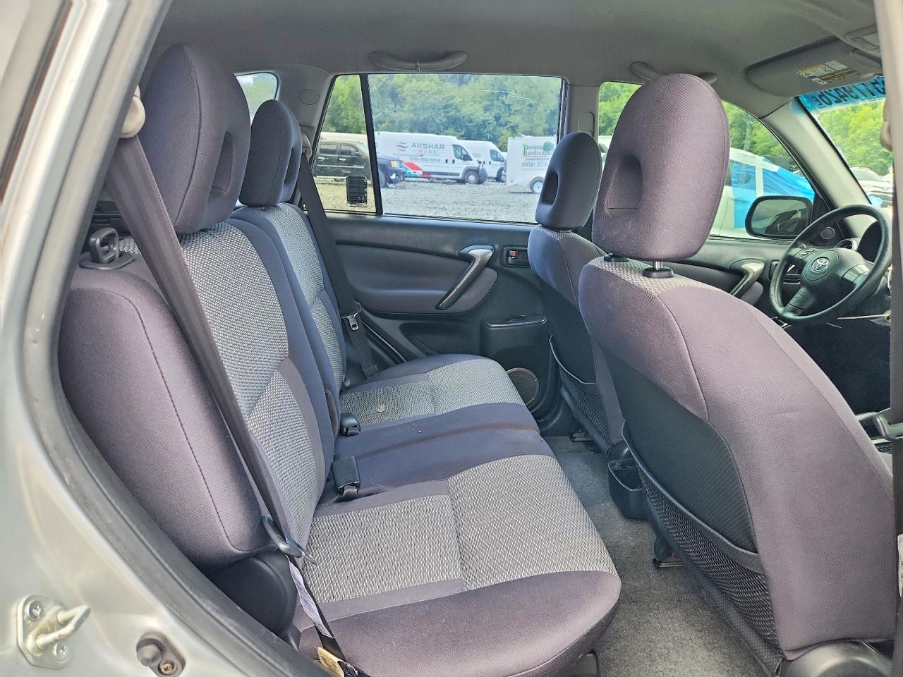 2004 Toyota Rav4 Base Silver vin: JTEGD20V440029772