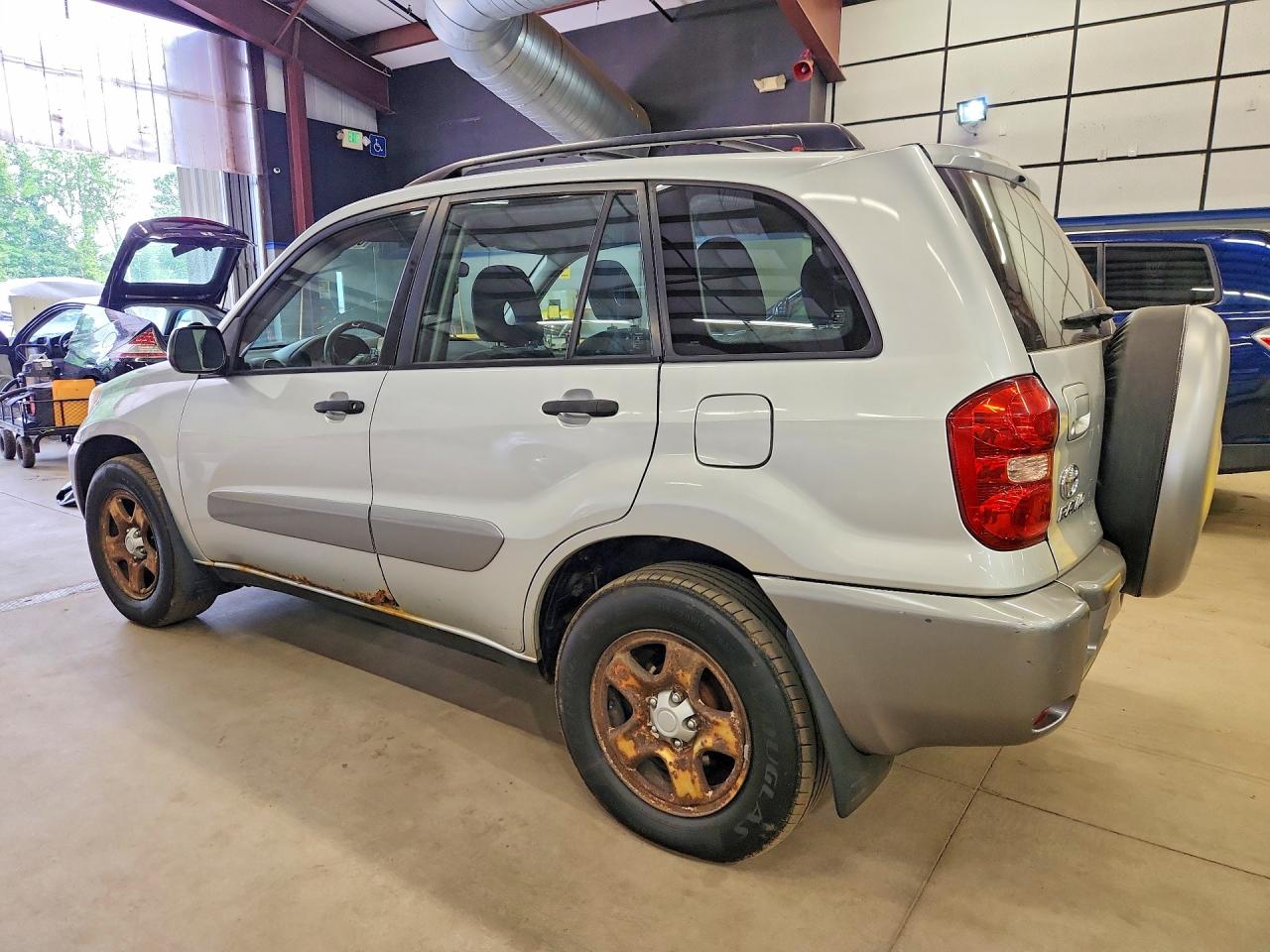 2005 Toyota Rav4 Base Silver vin: JTEGD20V550087536