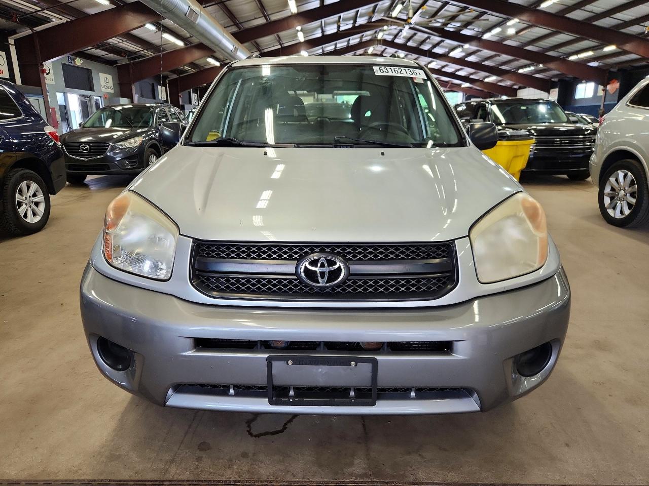 2005 Toyota Rav4 Base Silver vin: JTEGD20V550087536