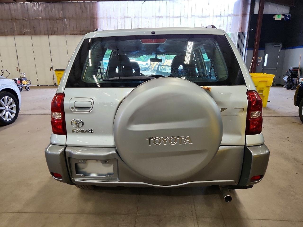 2005 Toyota Rav4 Base Silver vin: JTEGD20V550087536