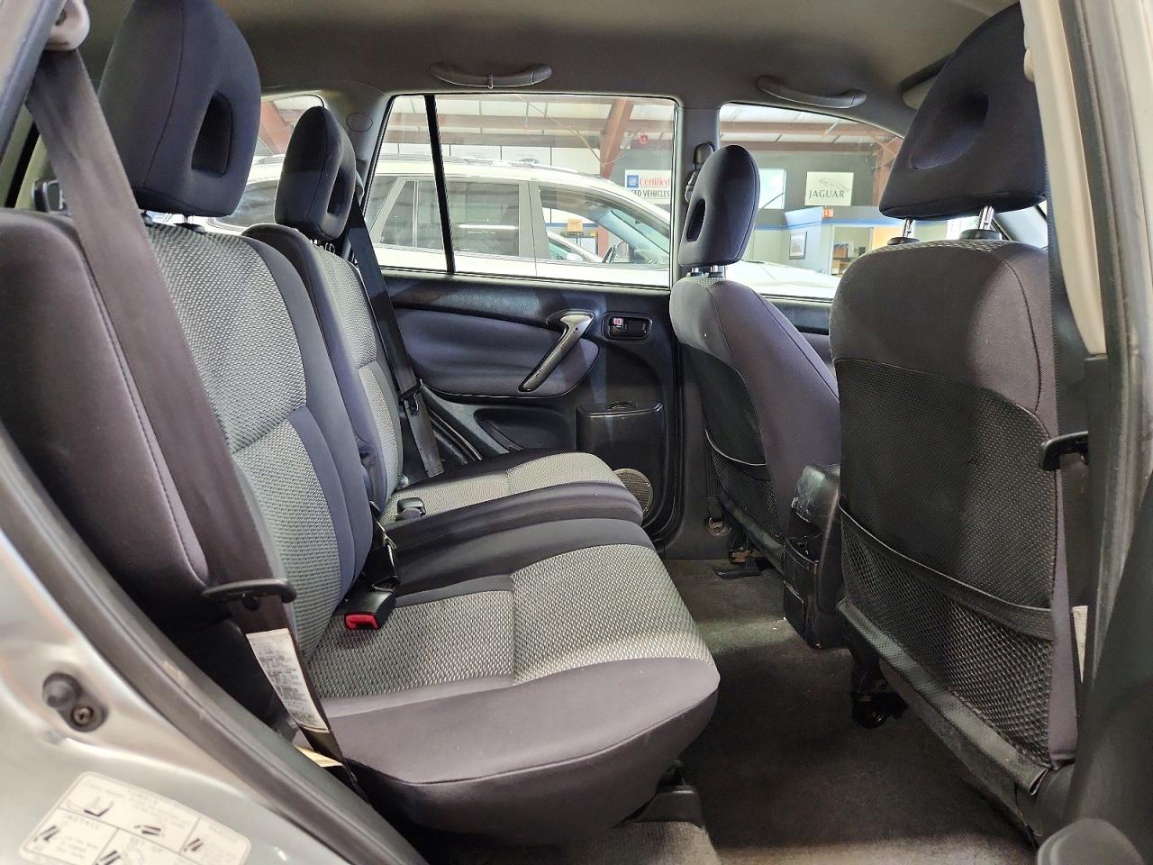 2005 Toyota Rav4 Base Silver vin: JTEGD20V550087536