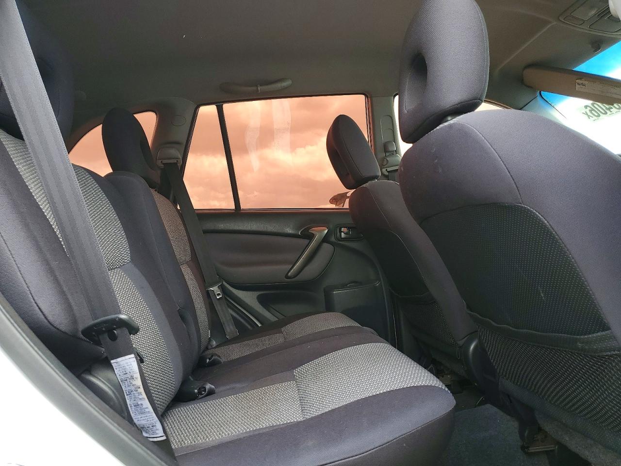 2004 Toyota Rav4 Base White vin: JTEGD20V640003383