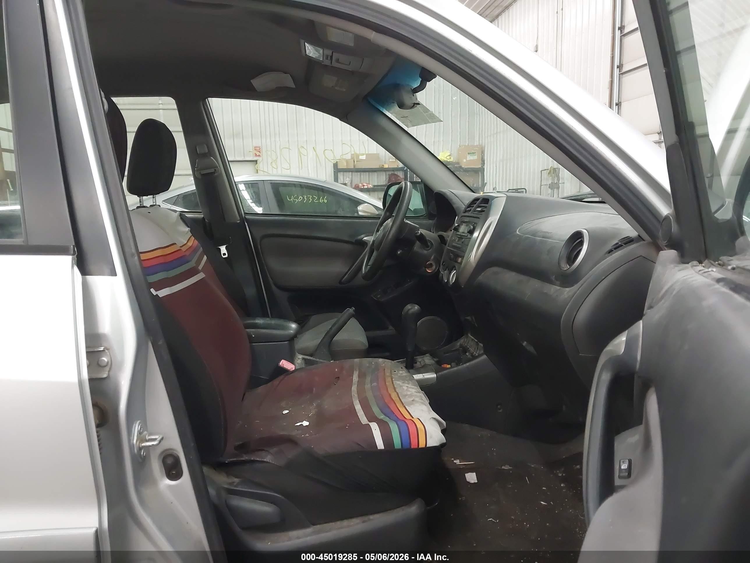 2004 Toyota Rav4   Silver vin: JTEGD20V640030423