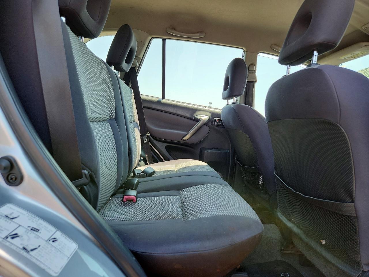 2005 Toyota Rav4 Base Silver vin: JTEGD20V750052996