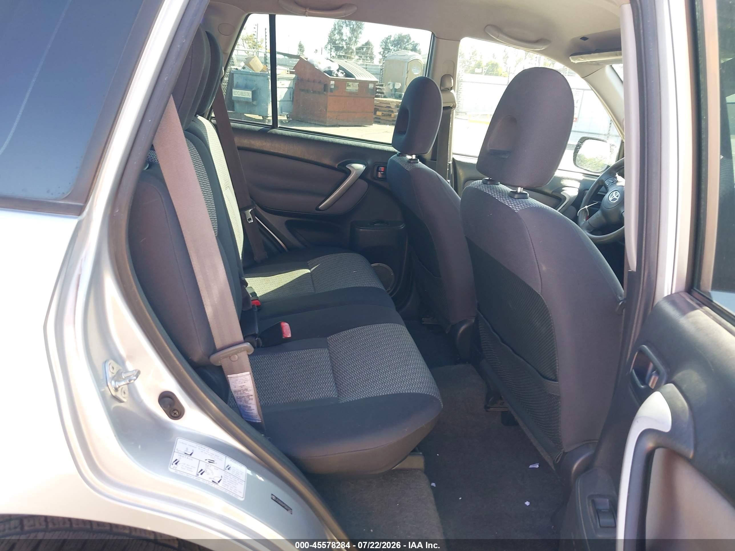 2005 Toyota Rav4   Silver vin: JTEGD20V750073282