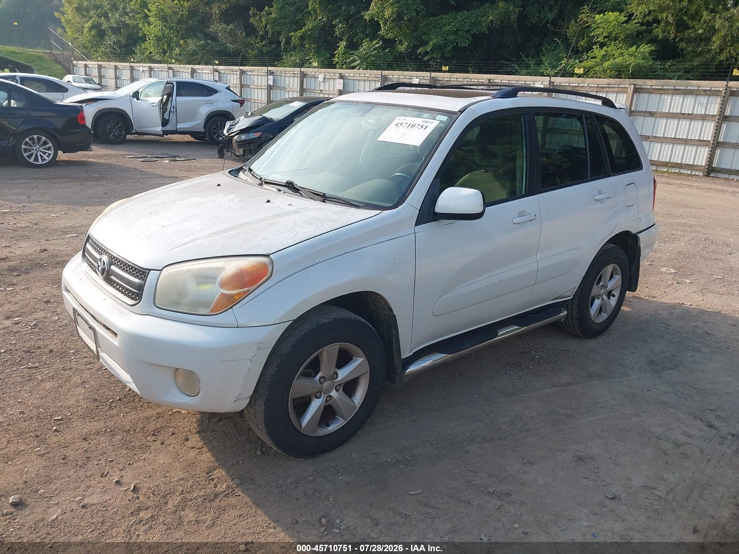 2004 Toyota Rav4   White vin: JTEGD20V840008178