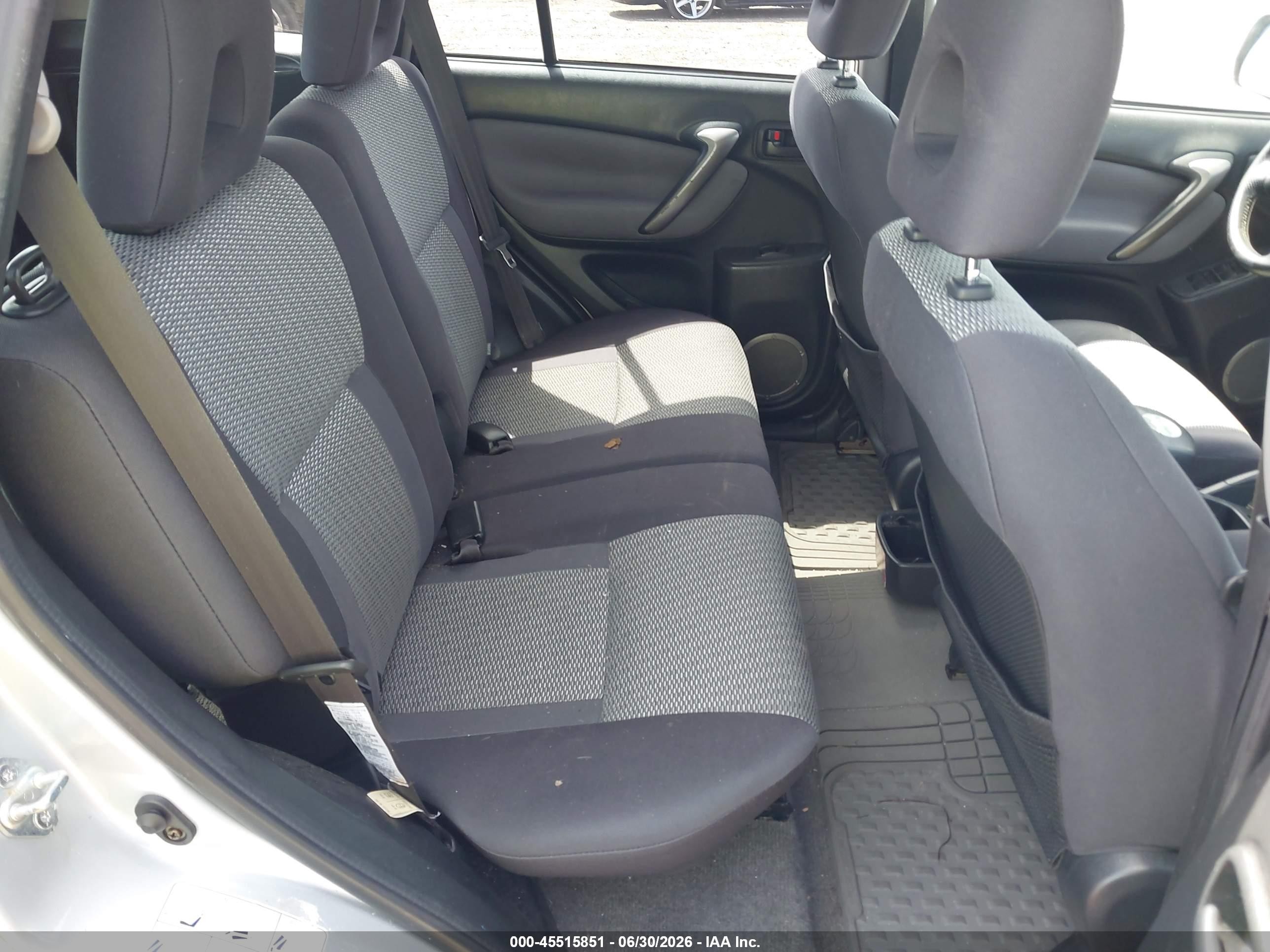 2004 Toyota Rav4   Silver vin: JTEGD20V840025921