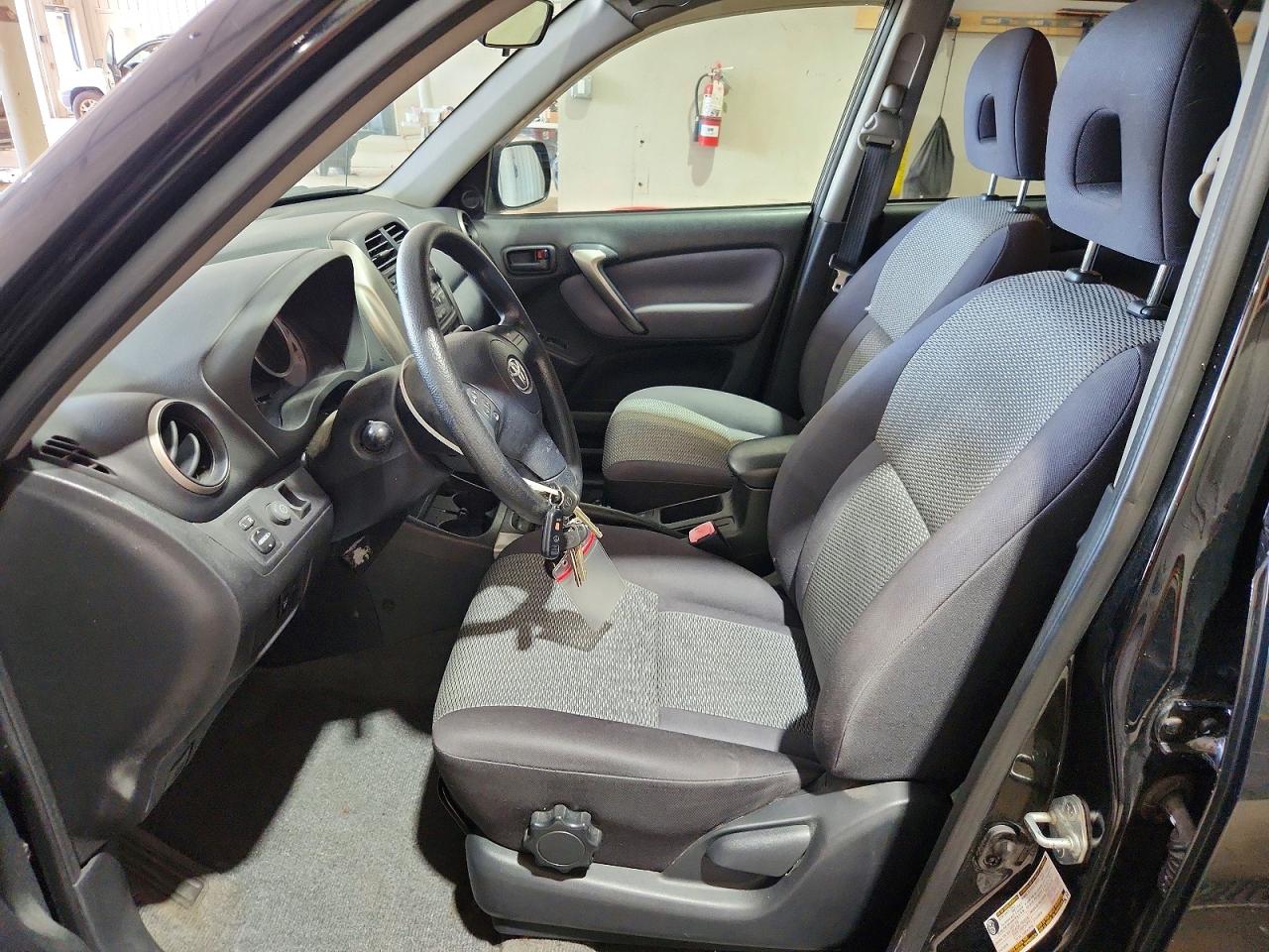 2005 Toyota Rav4 Base Black vin: JTEGD20V850079043