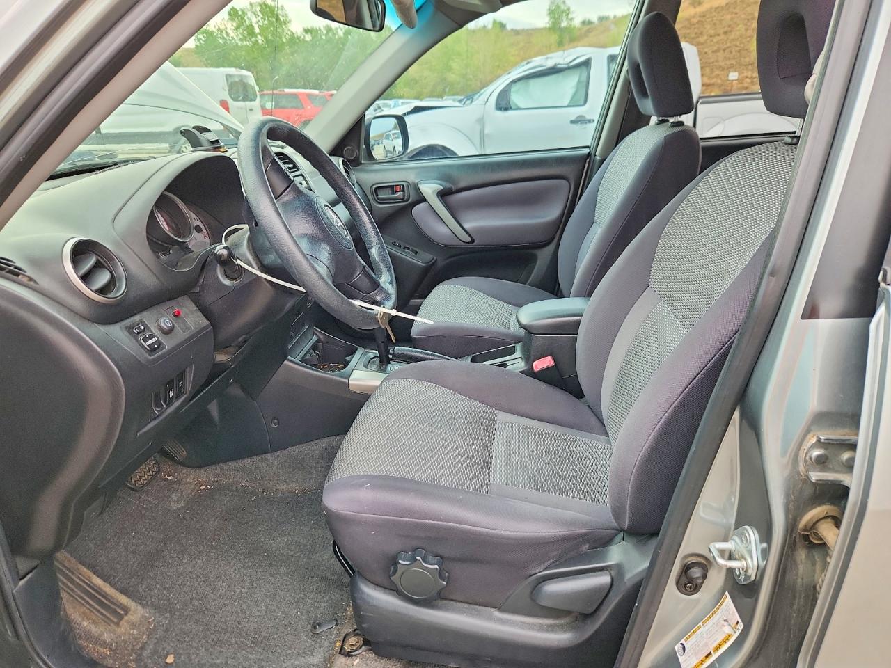 2005 Toyota Rav4 Base Silver vin: JTEGD20V850085683