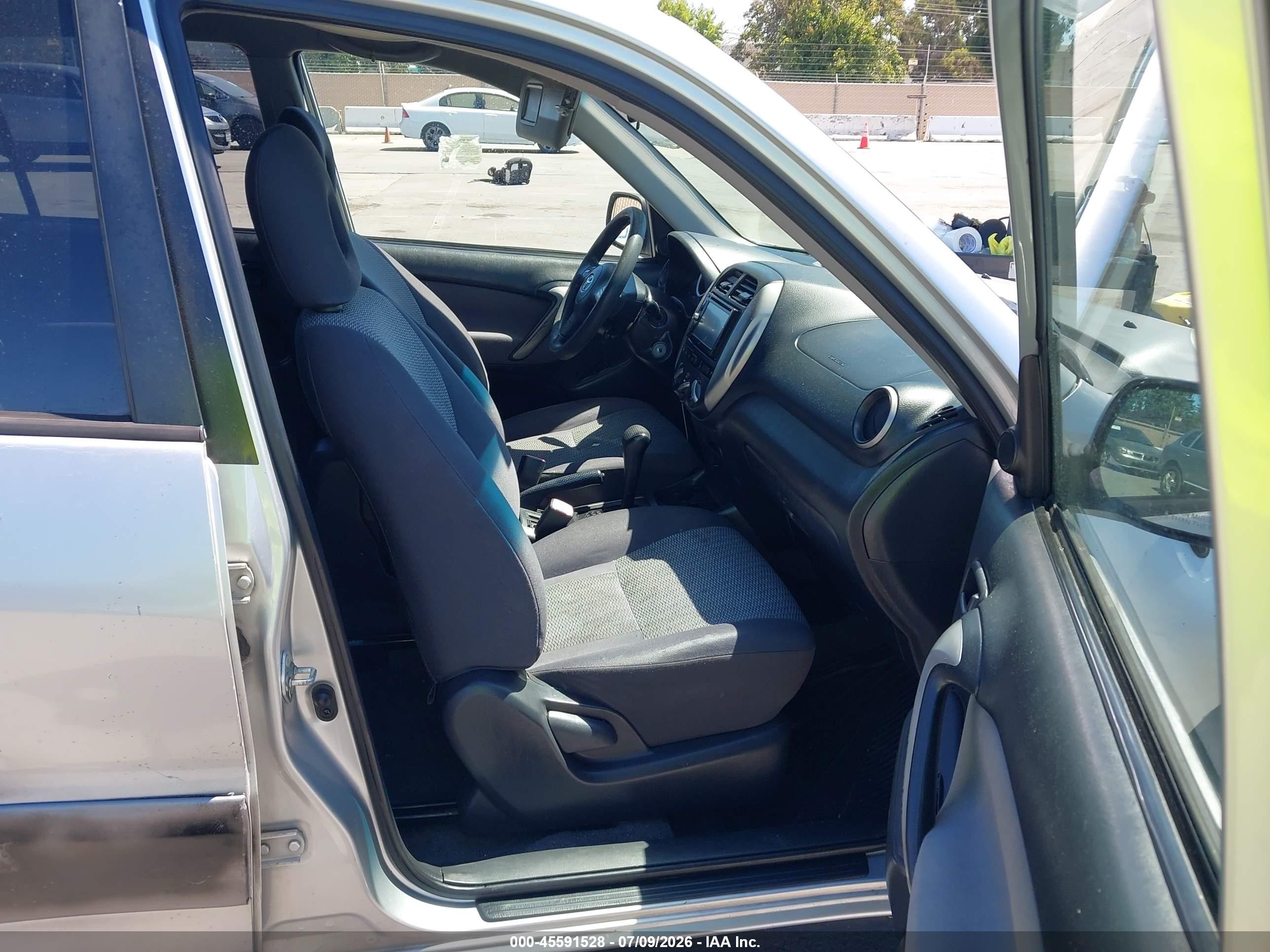 2004 Toyota Rav4   Silver vin: JTEGD20V940010425