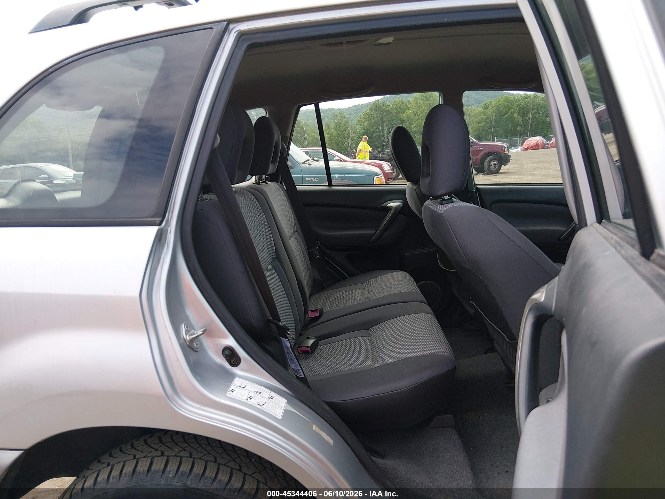 2004 Toyota Rav4   Серебряный vin: JTEGD20V940031498