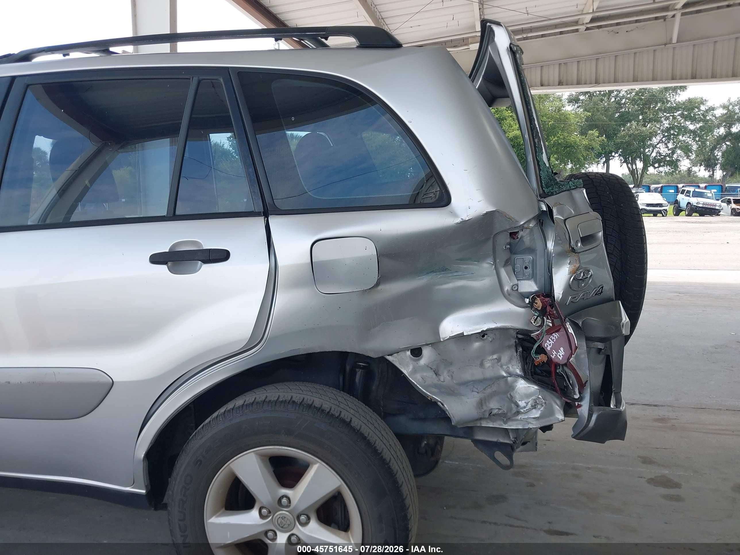 2005 Toyota Rav4   Silver vin: JTEGD20VX50070263