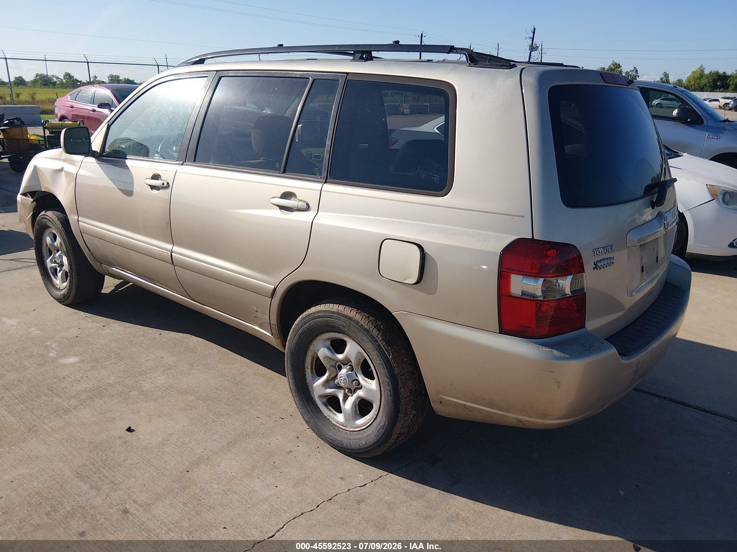 2005 Toyota Highlander   Gold vin: JTEGD21A050118767