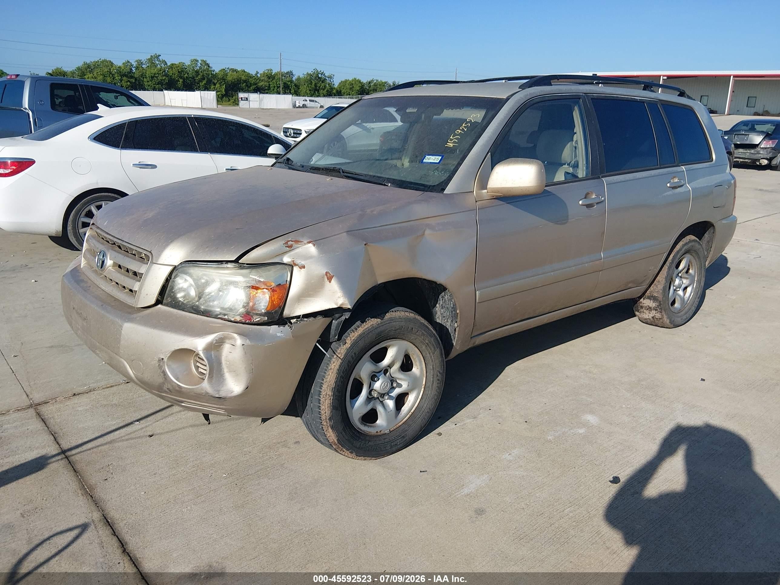 2005 Toyota Highlander   Gold vin: JTEGD21A050118767