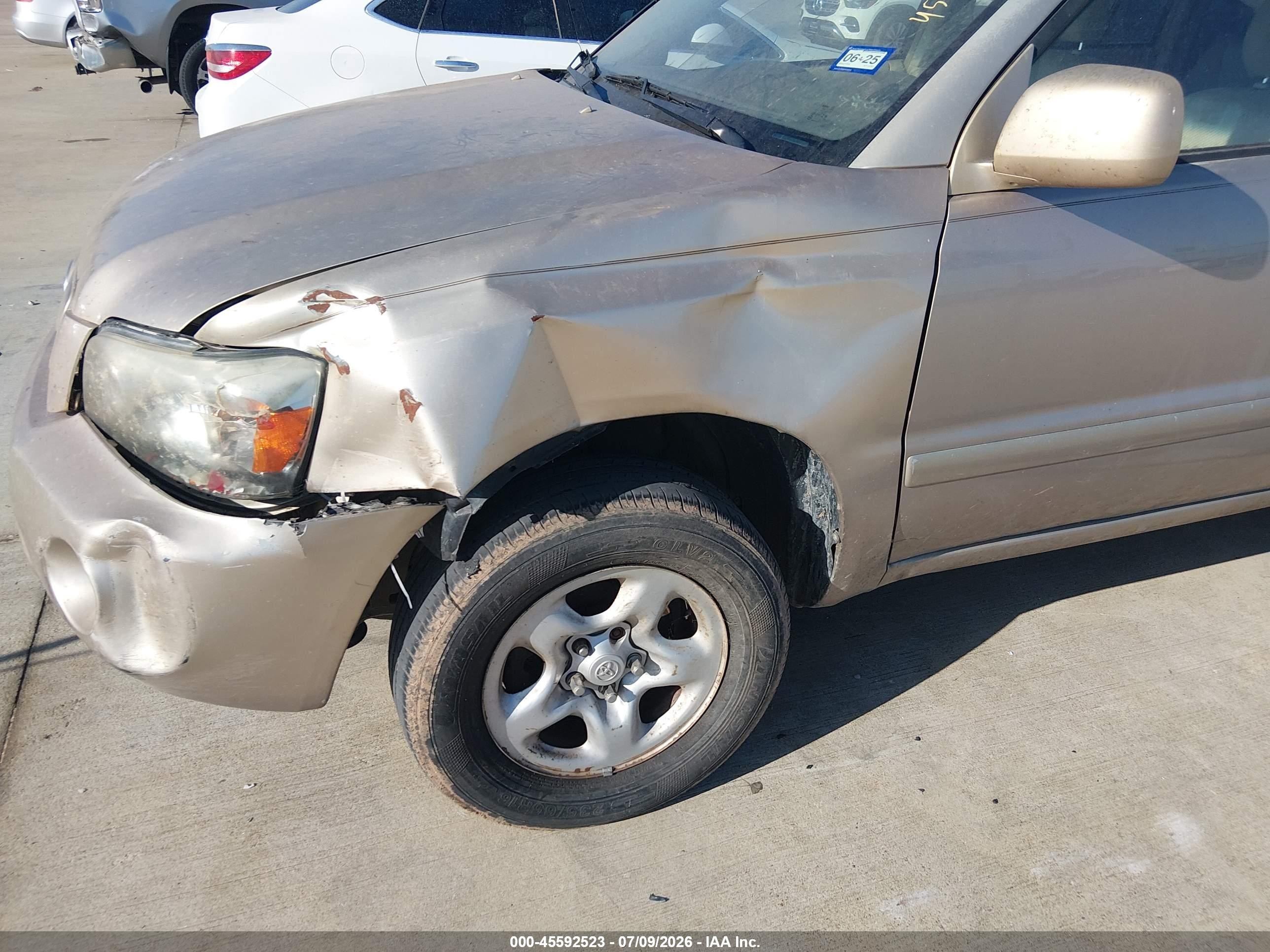 2005 Toyota Highlander   Gold vin: JTEGD21A050118767