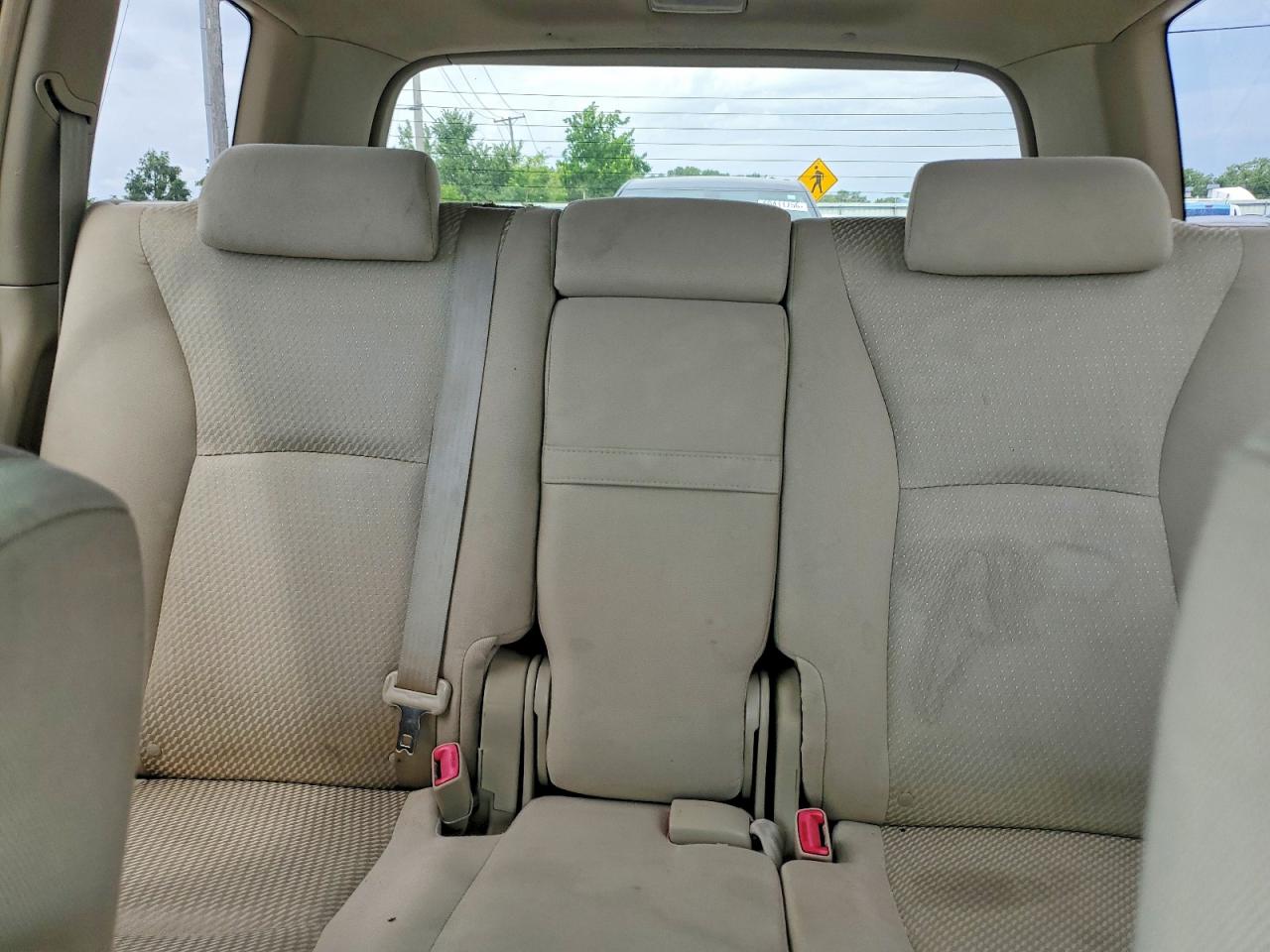 2007 Toyota Highlander Base Beige vin: JTEGD21A070155837