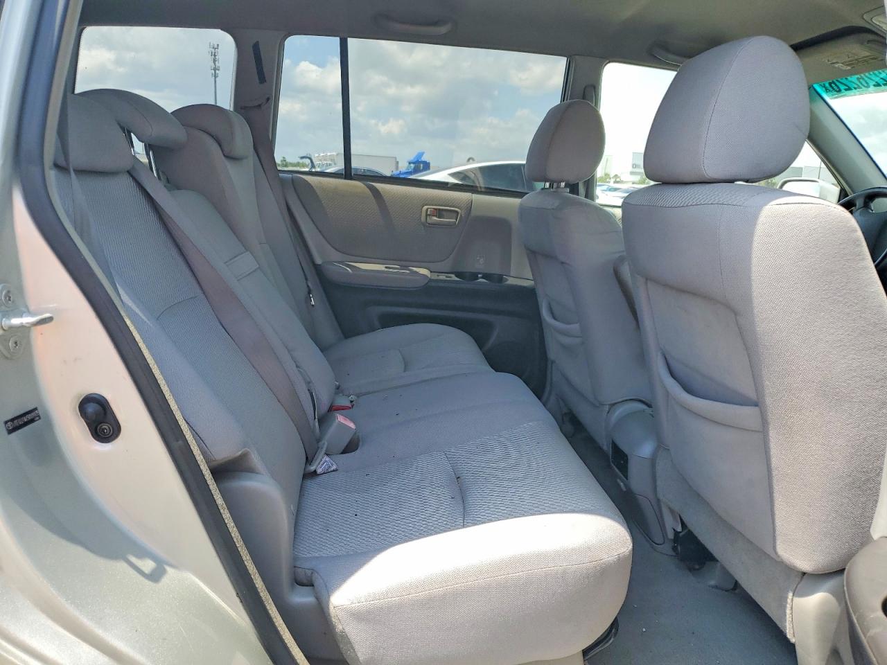 2005 Toyota Highlander Base Белый vin: JTEGD21A150109835