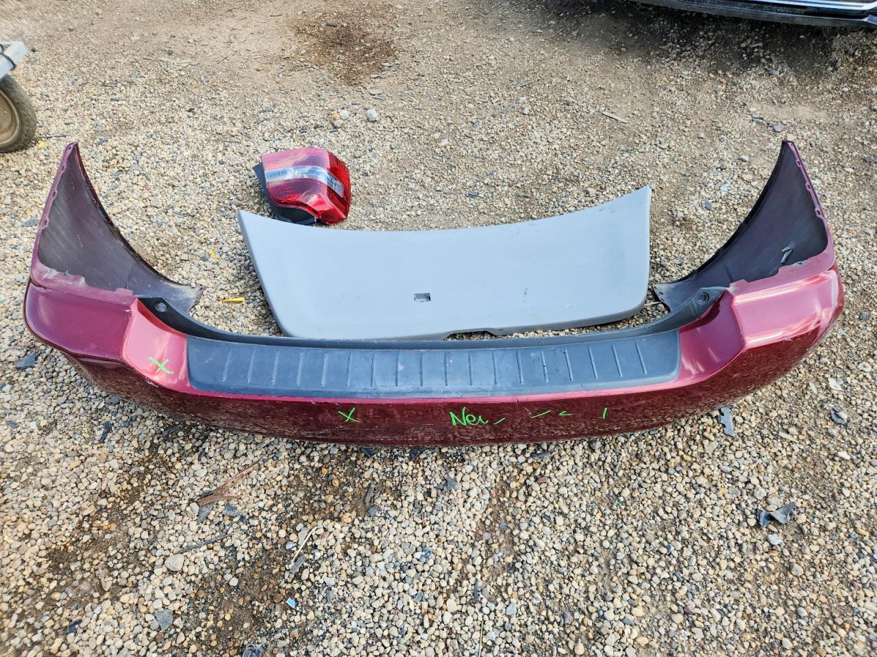 2006 Toyota Highlander Base Red vin: JTEGD21A160153254