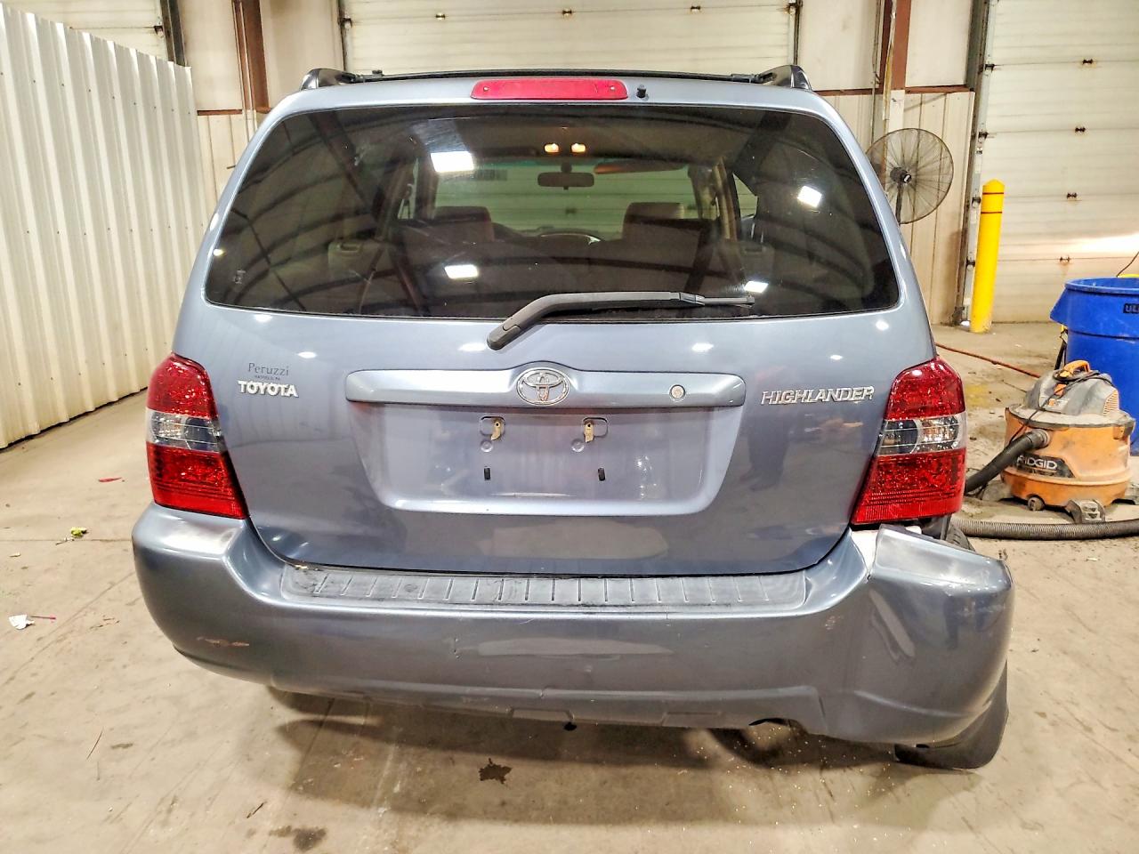 2007 Toyota Highlander Base Blue vin: JTEGD21A170156799