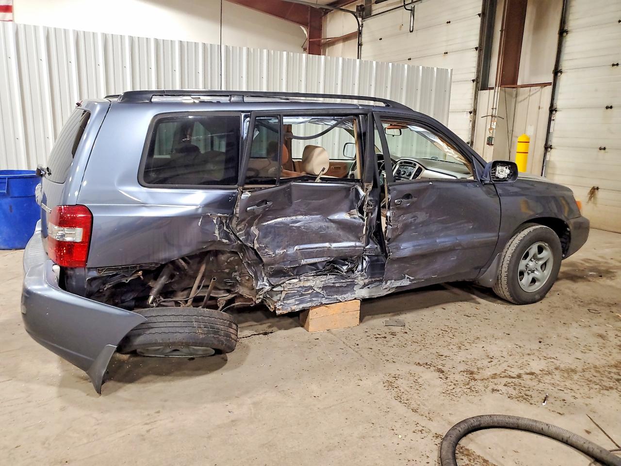 2007 Toyota Highlander Base Blue vin: JTEGD21A170156799